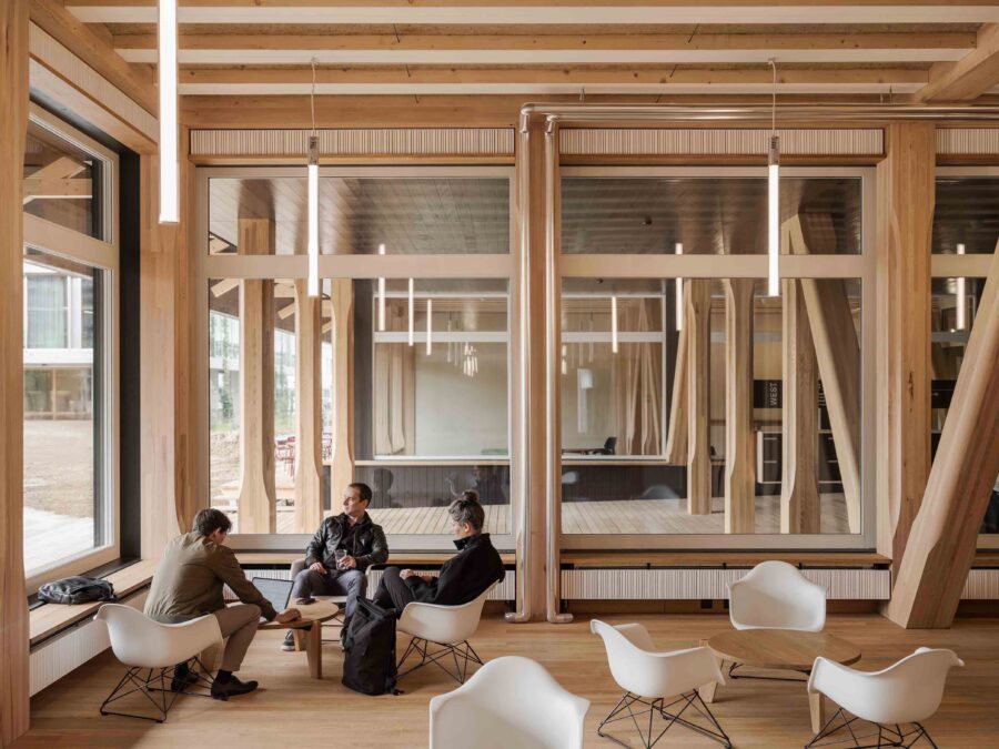 ヘルツォーク＆ド・ムーロンが現地の木と粘土で生み出すサステナブルなオフィスビル〈Hortus〉スイス