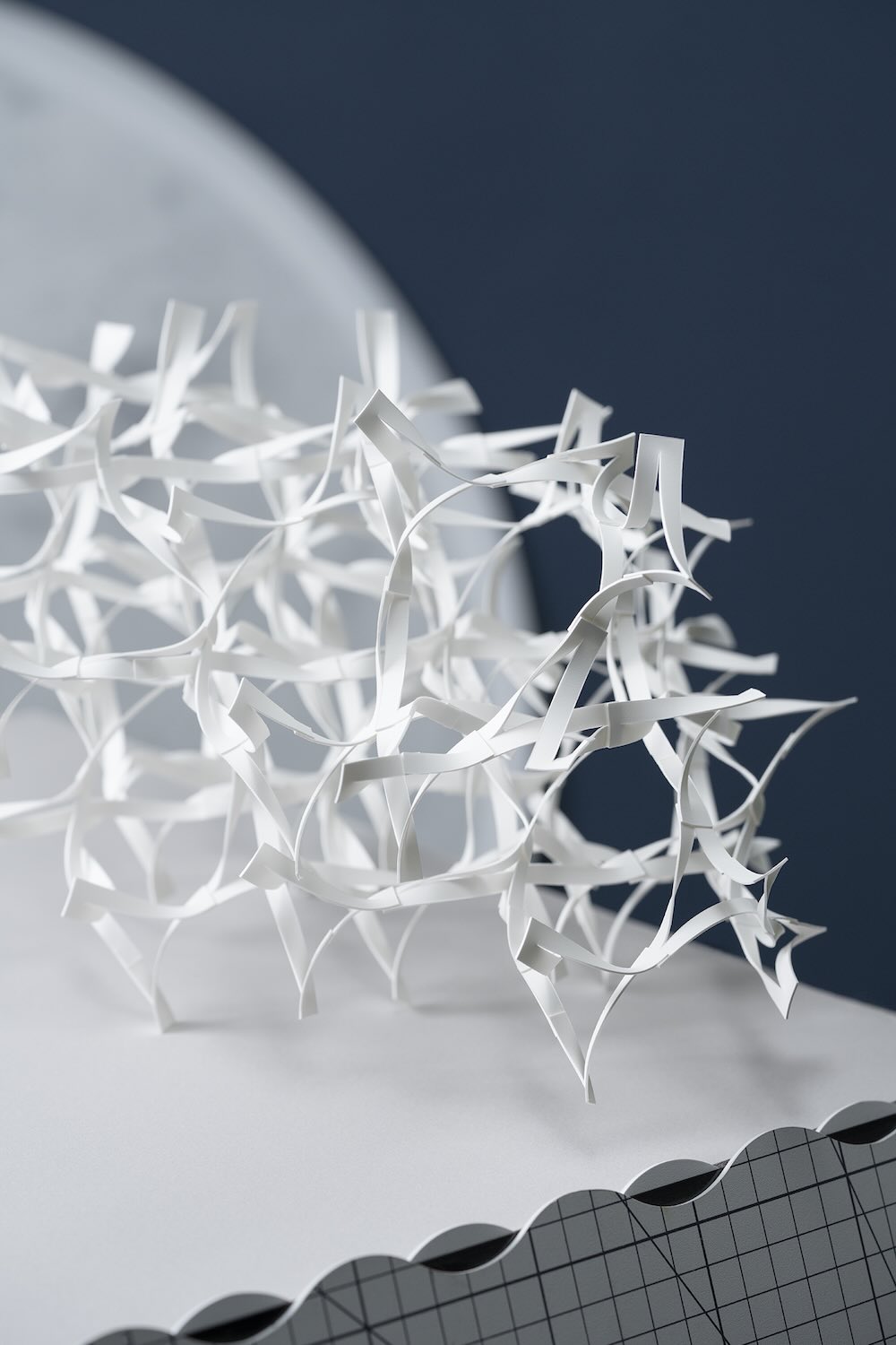 青木 馨、舘 知宏、荒牧 悠〈ねじれの編成ー弾性リボンユニット〉 