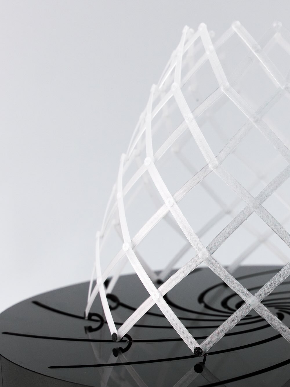 西本清里、中野文哉、舘 知宏、山中俊治〈Disk to Tube〉