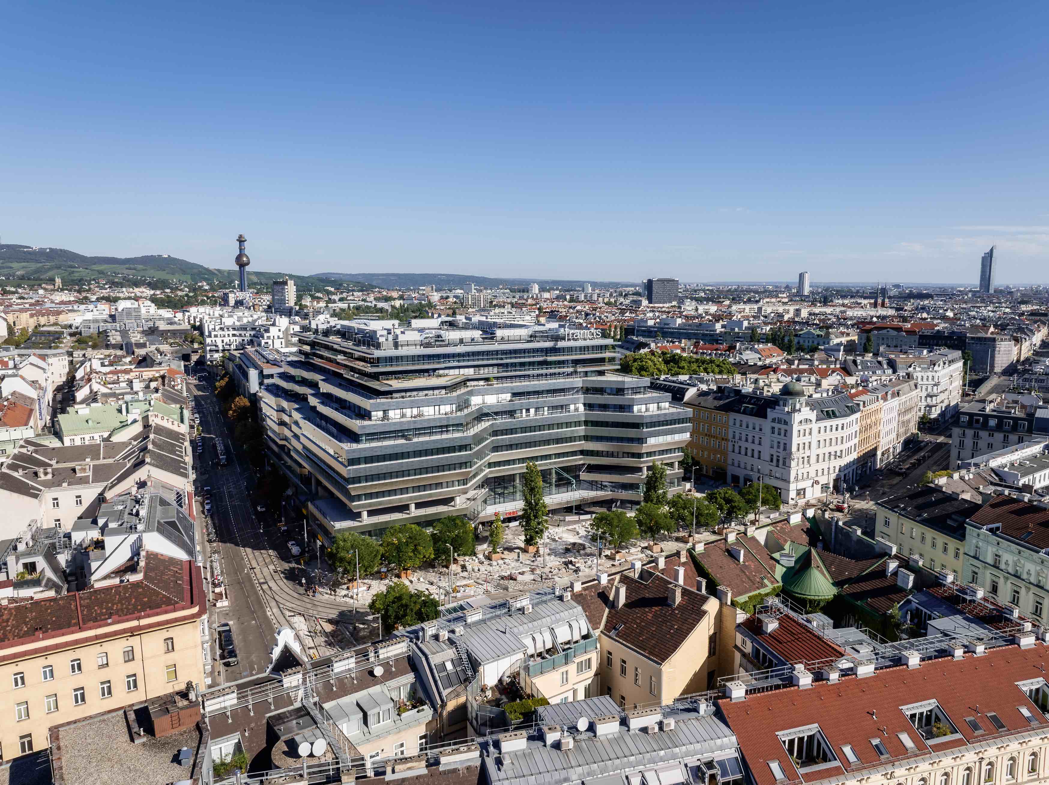 ウィーンの地区を分断する”障壁”から”結節点”へと変身させる