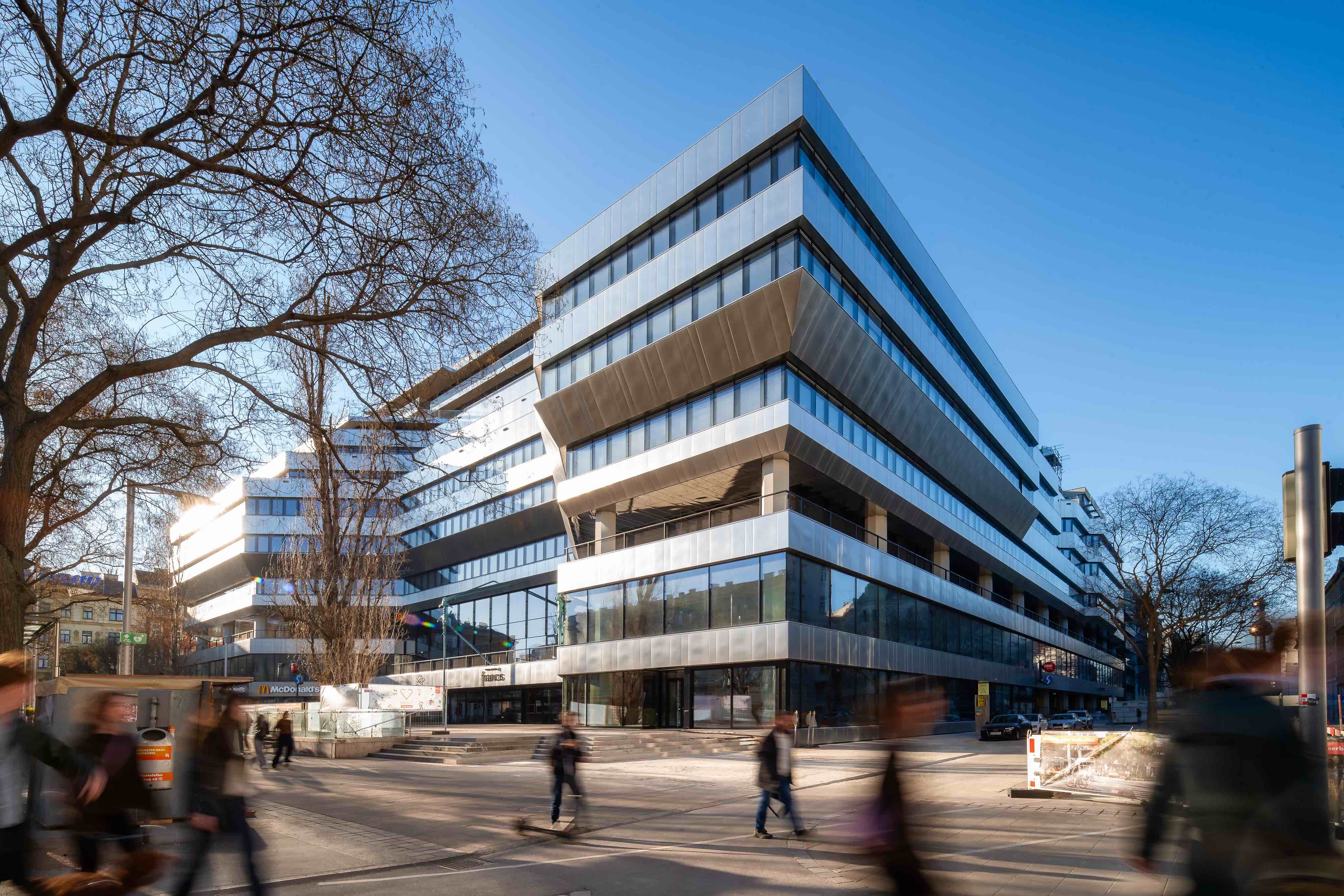 〈フランシス(Francis)〉DMAA(Delugan Meissl Associated Architects), JWA(Josef Weichenberger Architects)