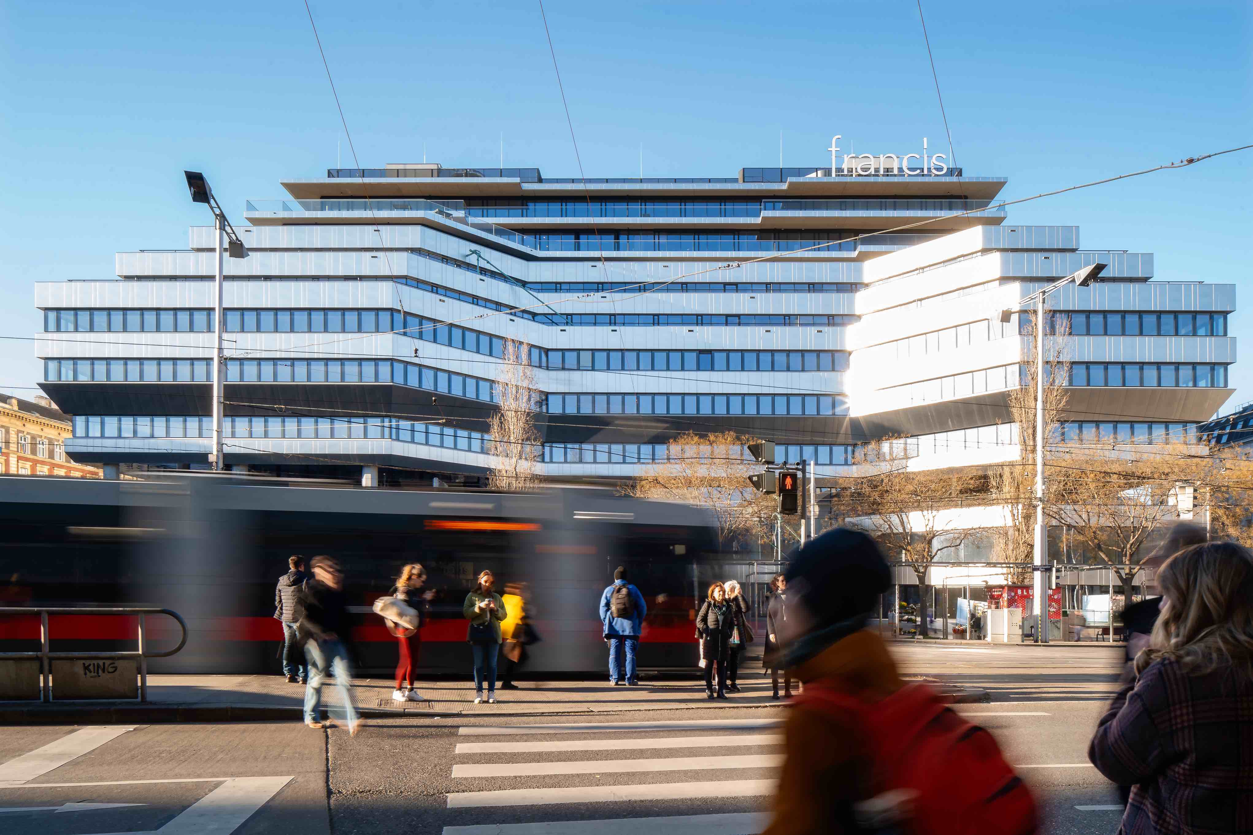 〈フランシス(Francis)〉DMAA(Delugan Meissl Associated Architects), JWA(Josef Weichenberger Architects)