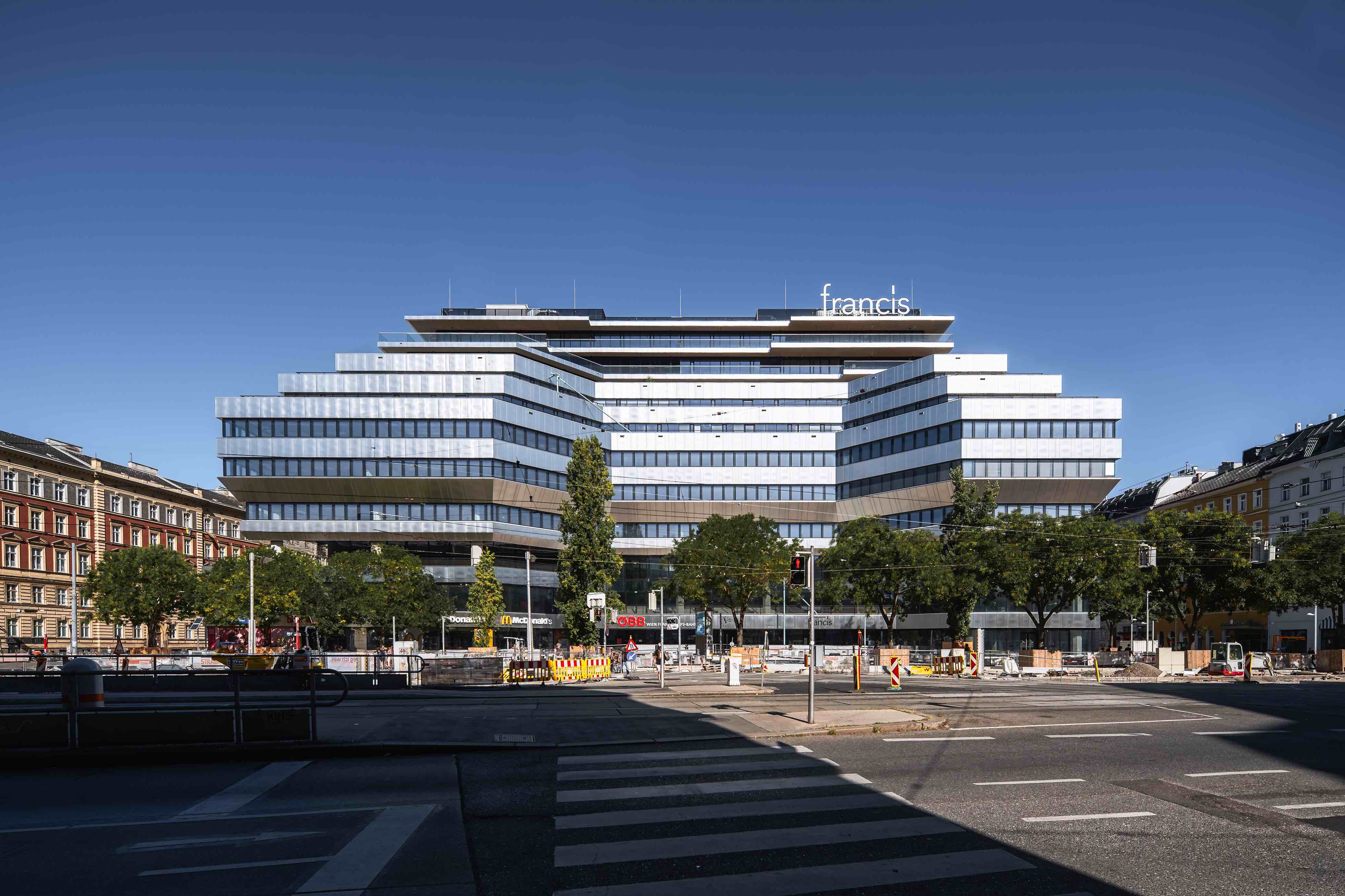 〈フランシス(Francis)〉DMAA(Delugan Meissl Associated Architects), JWA(Josef Weichenberger Architects)