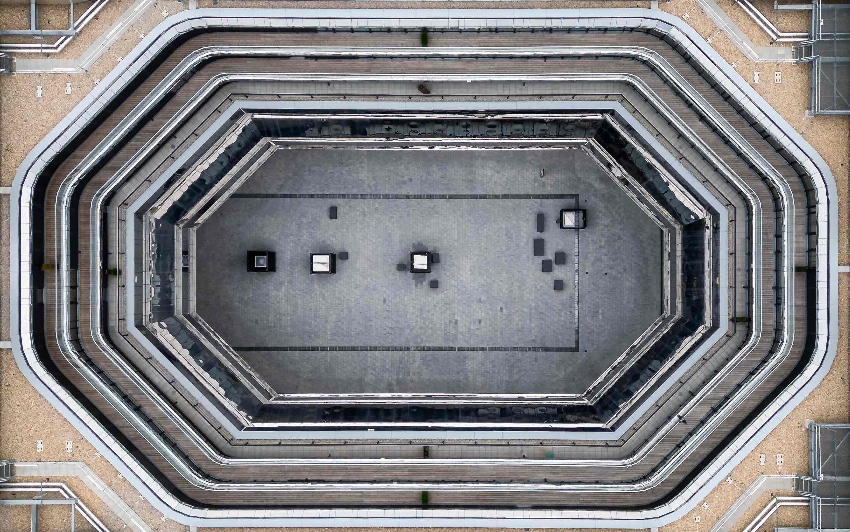 〈フランシス(Francis)〉DMAA(Delugan Meissl Associated Architects), JWA(Josef Weichenberger Architects)