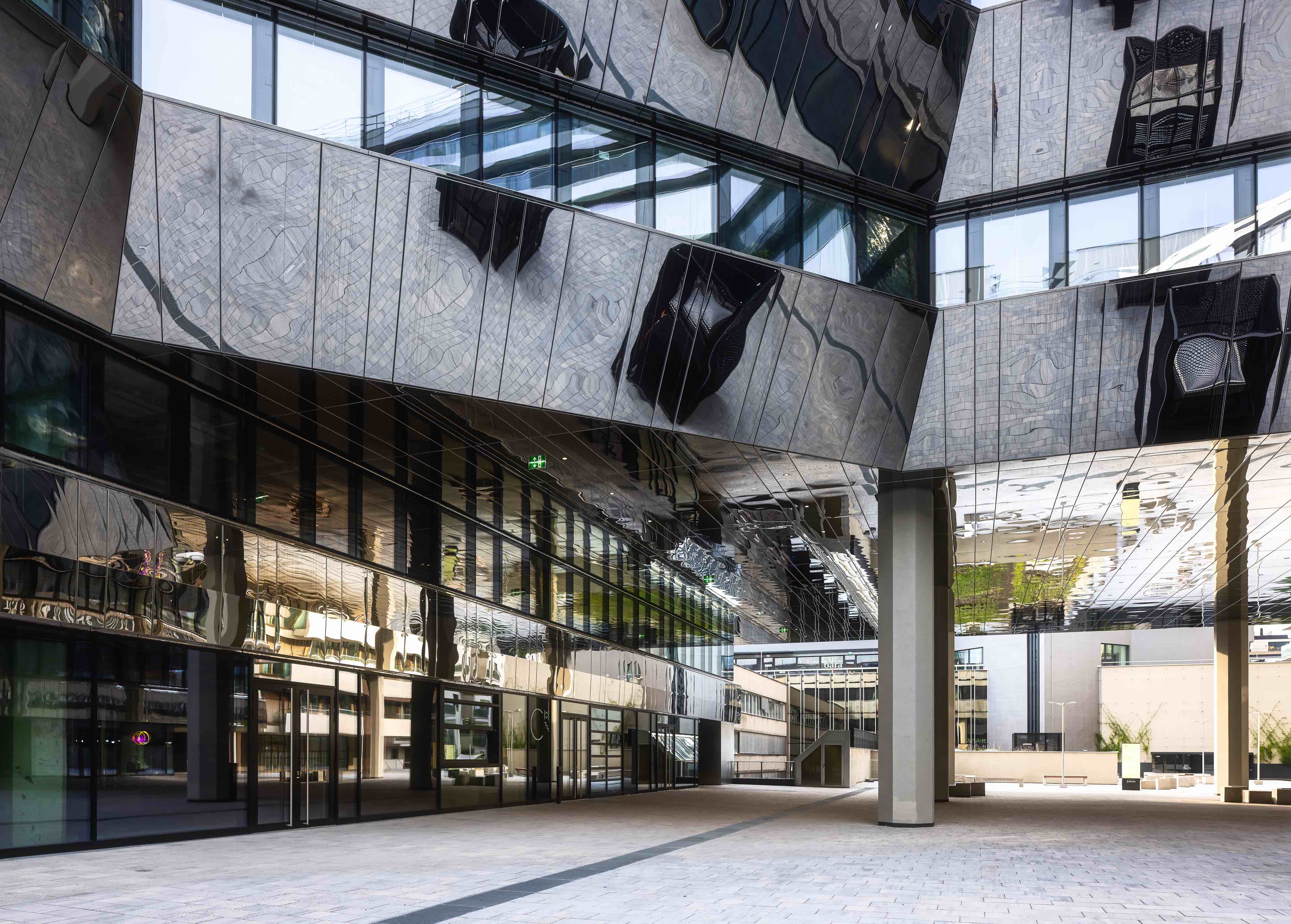 〈フランシス(Francis)〉DMAA(Delugan Meissl Associated Architects), JWA(Josef Weichenberger Architects)