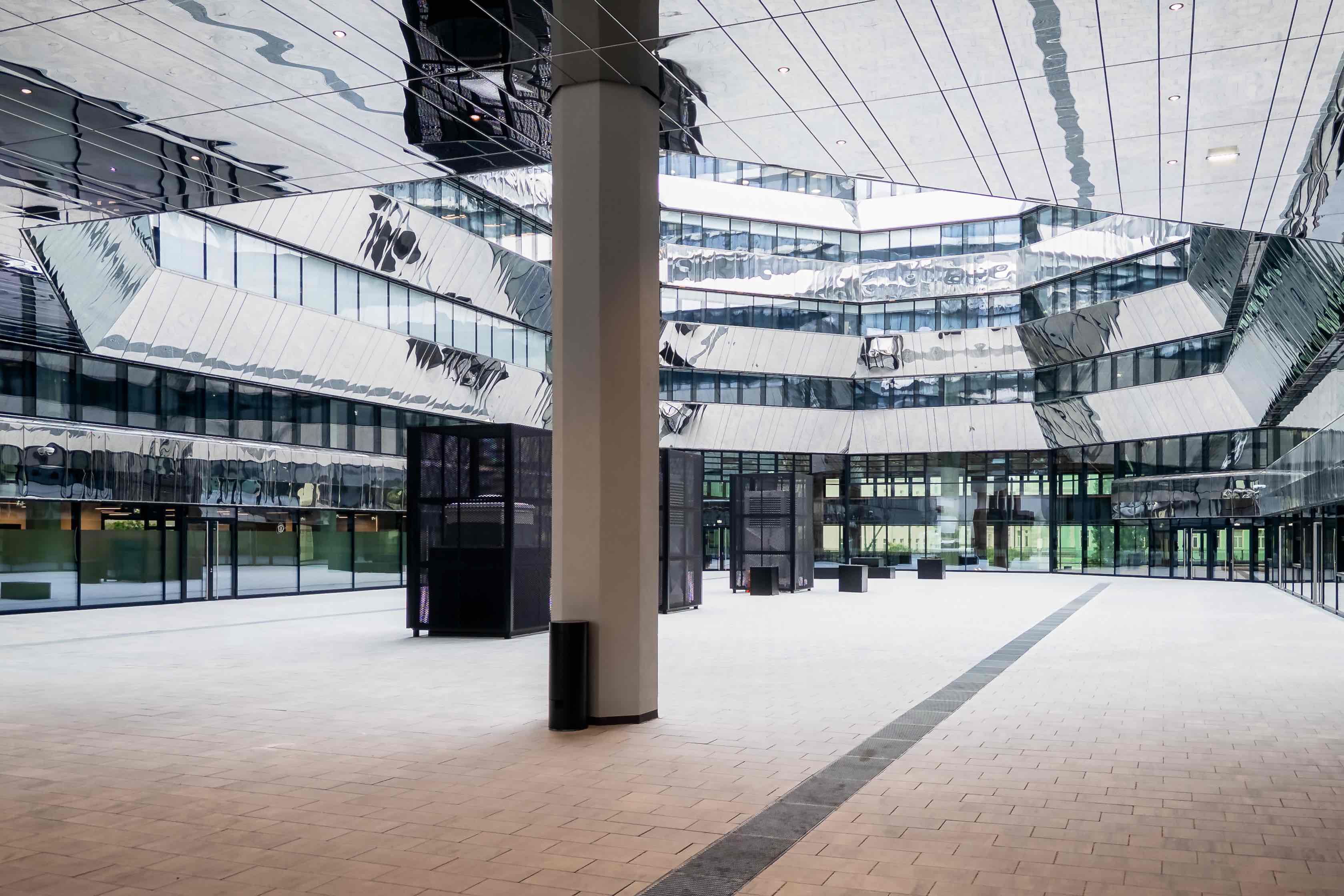 〈フランシス(Francis)〉DMAA(Delugan Meissl Associated Architects), JWA(Josef Weichenberger Architects)