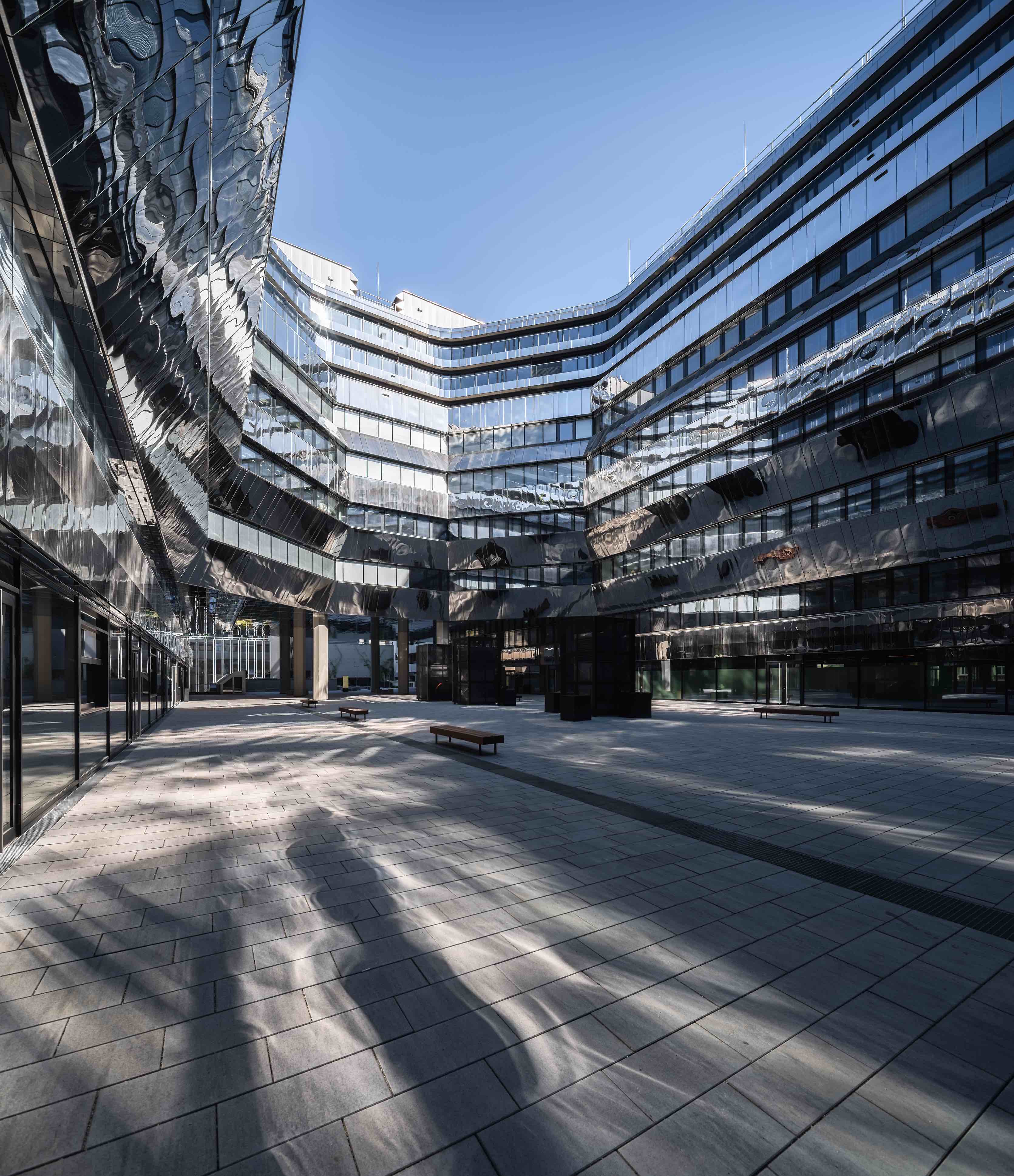 〈フランシス(Francis)〉DMAA(Delugan Meissl Associated Architects), JWA(Josef Weichenberger Architects)