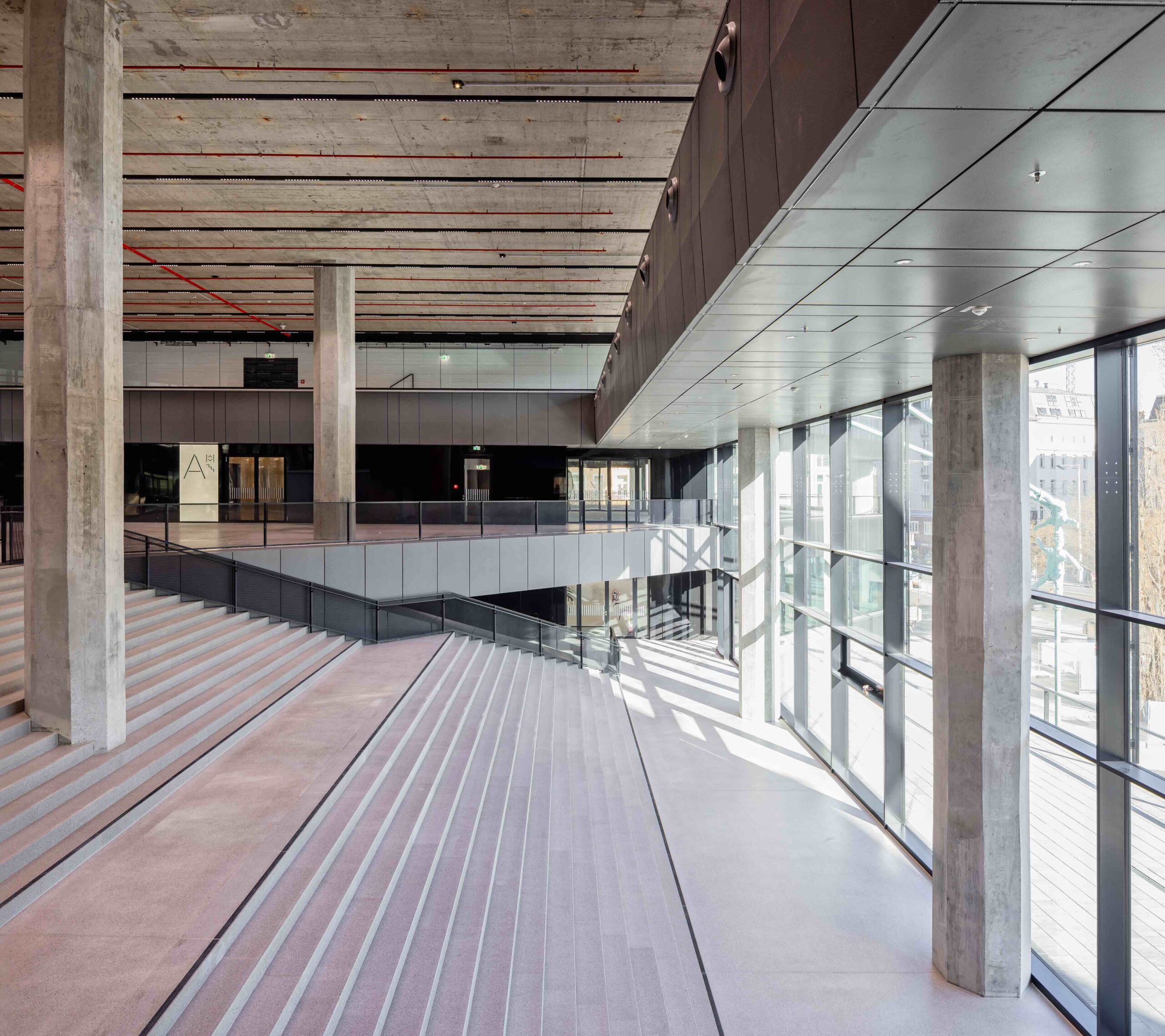 〈フランシス(Francis)〉DMAA(Delugan Meissl Associated Architects), JWA(Josef Weichenberger Architects)