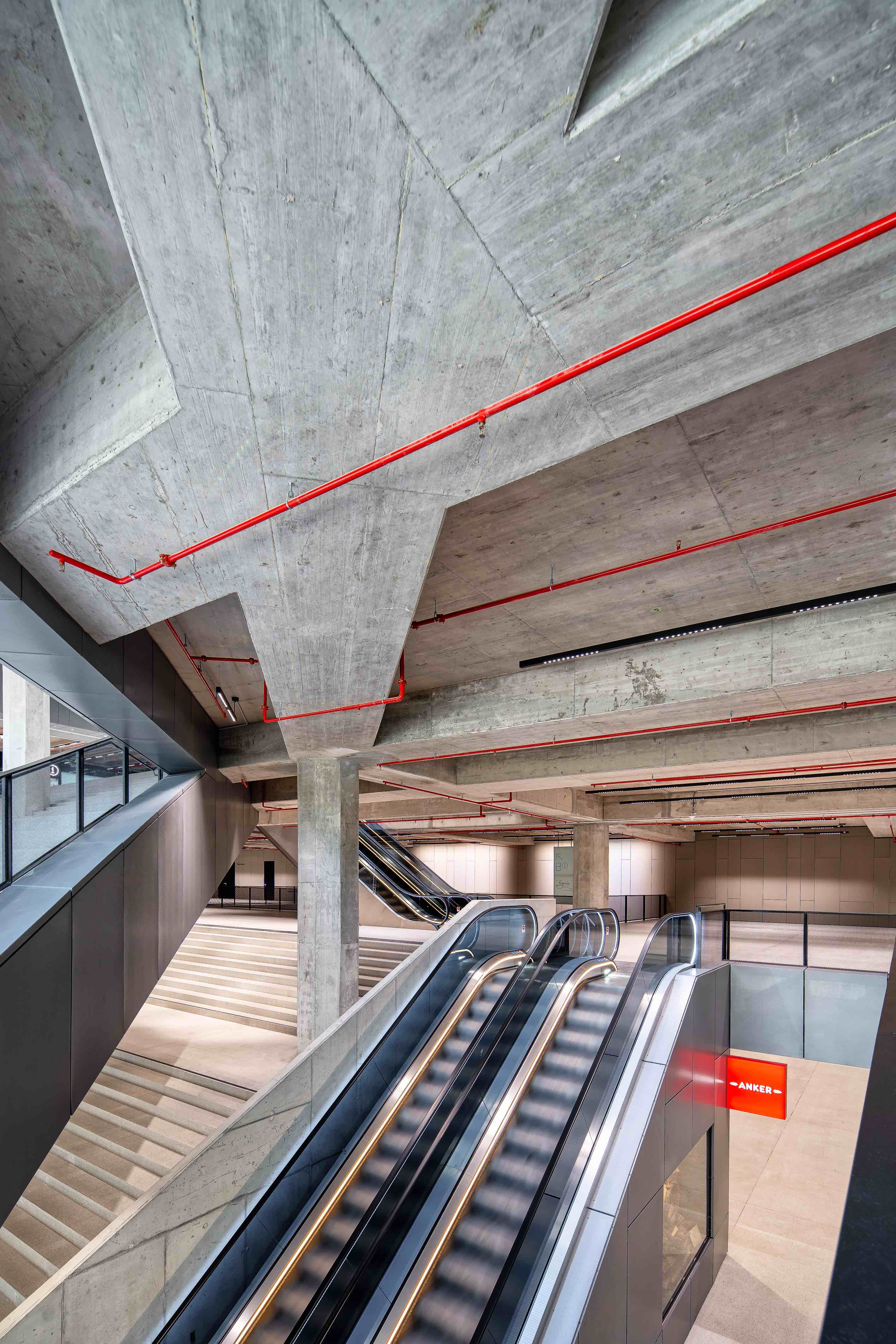 〈フランシス(Francis)〉DMAA(Delugan Meissl Associated Architects), JWA(Josef Weichenberger Architects)