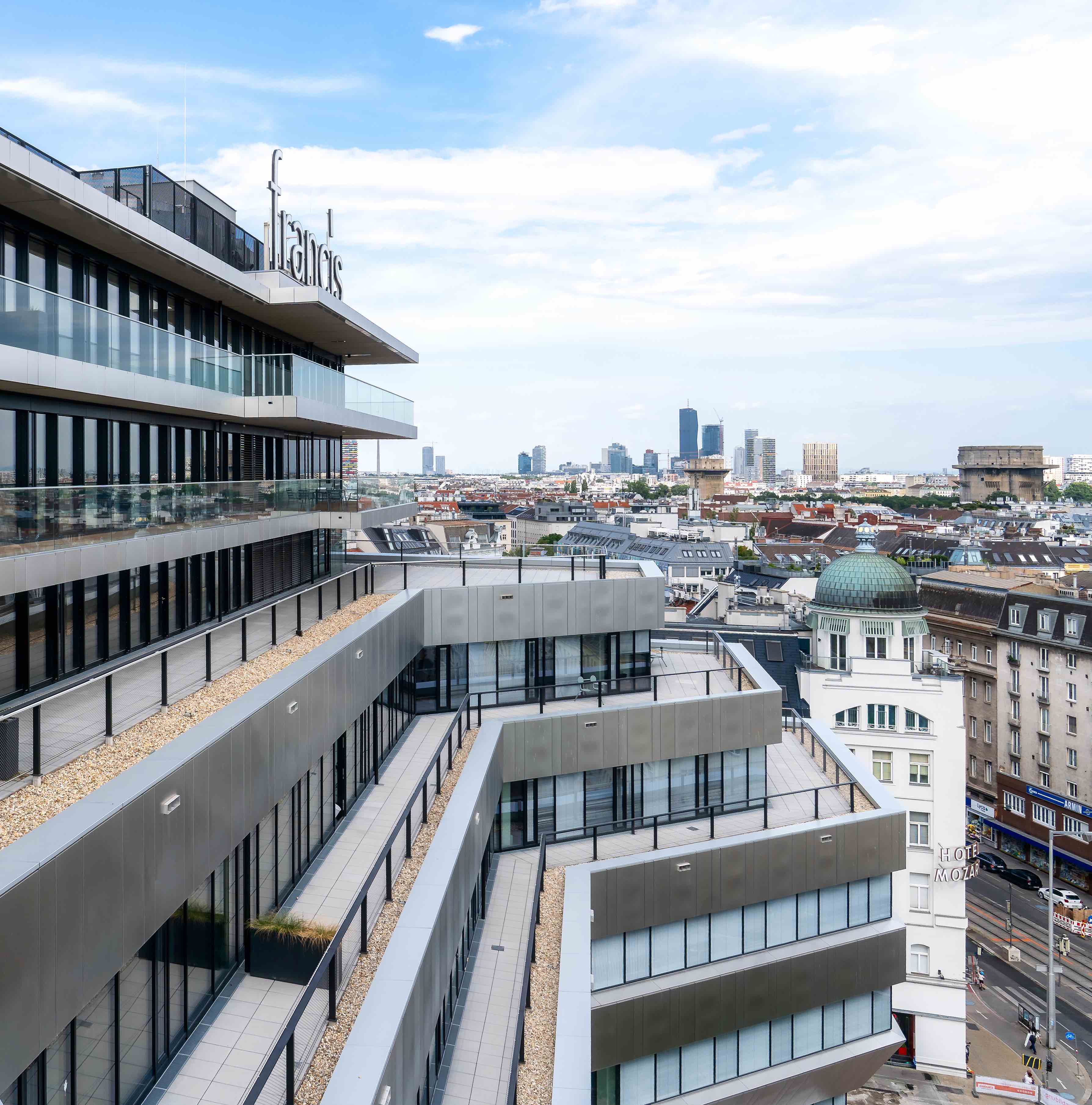 〈フランシス(Francis)〉DMAA(Delugan Meissl Associated Architects), JWA(Josef Weichenberger Architects)