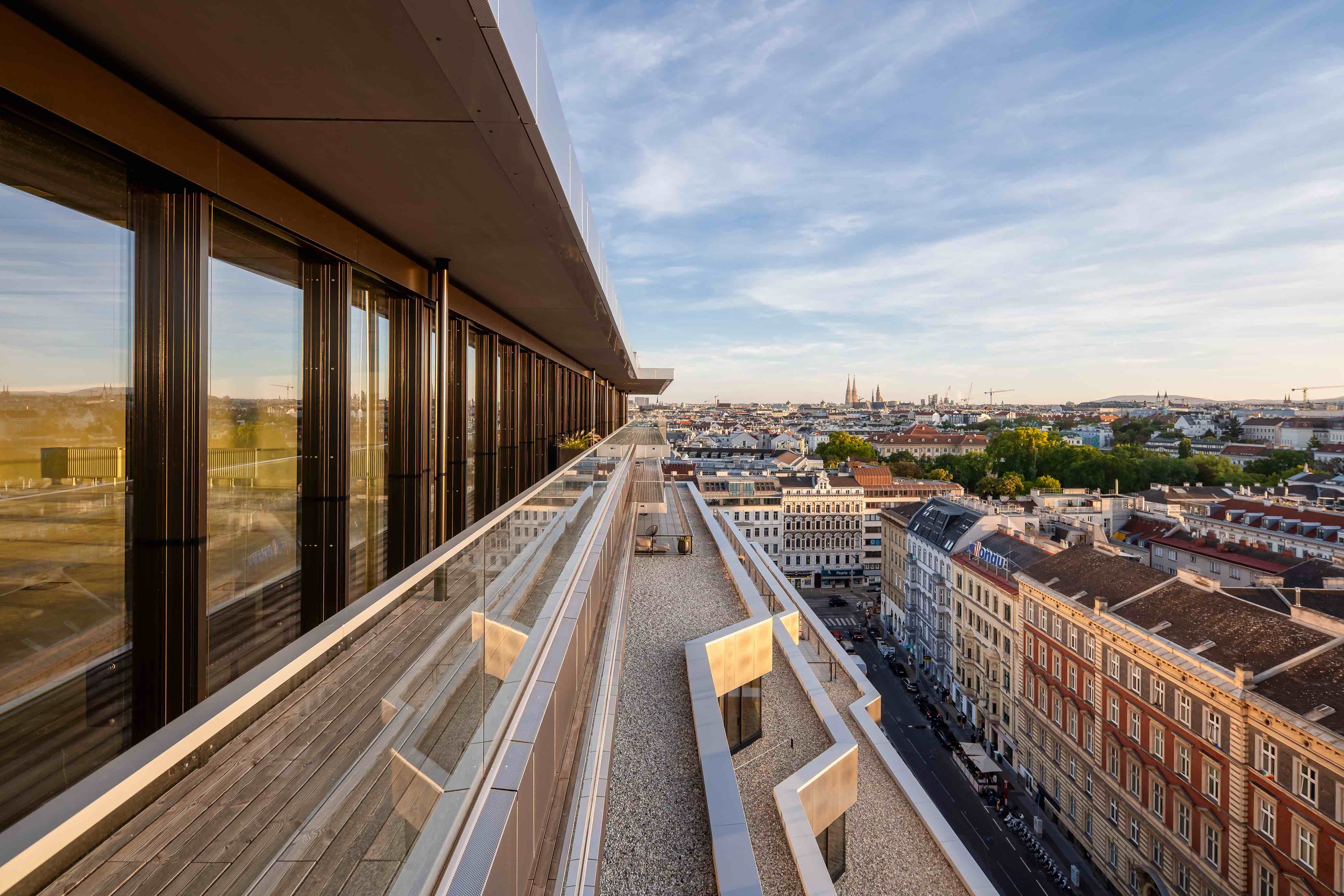 〈フランシス(Francis)〉DMAA(Delugan Meissl Associated Architects), JWA(Josef Weichenberger Architects)