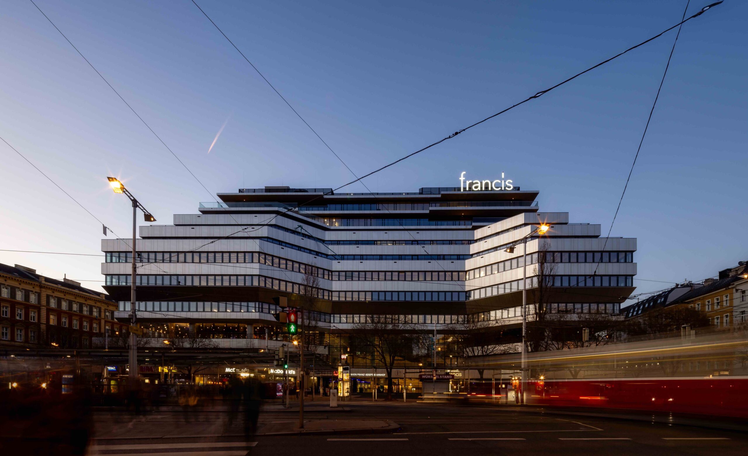 〈フランシス(Francis)〉DMAA(Delugan Meissl Associated Architects), JWA(Josef Weichenberger Architects)