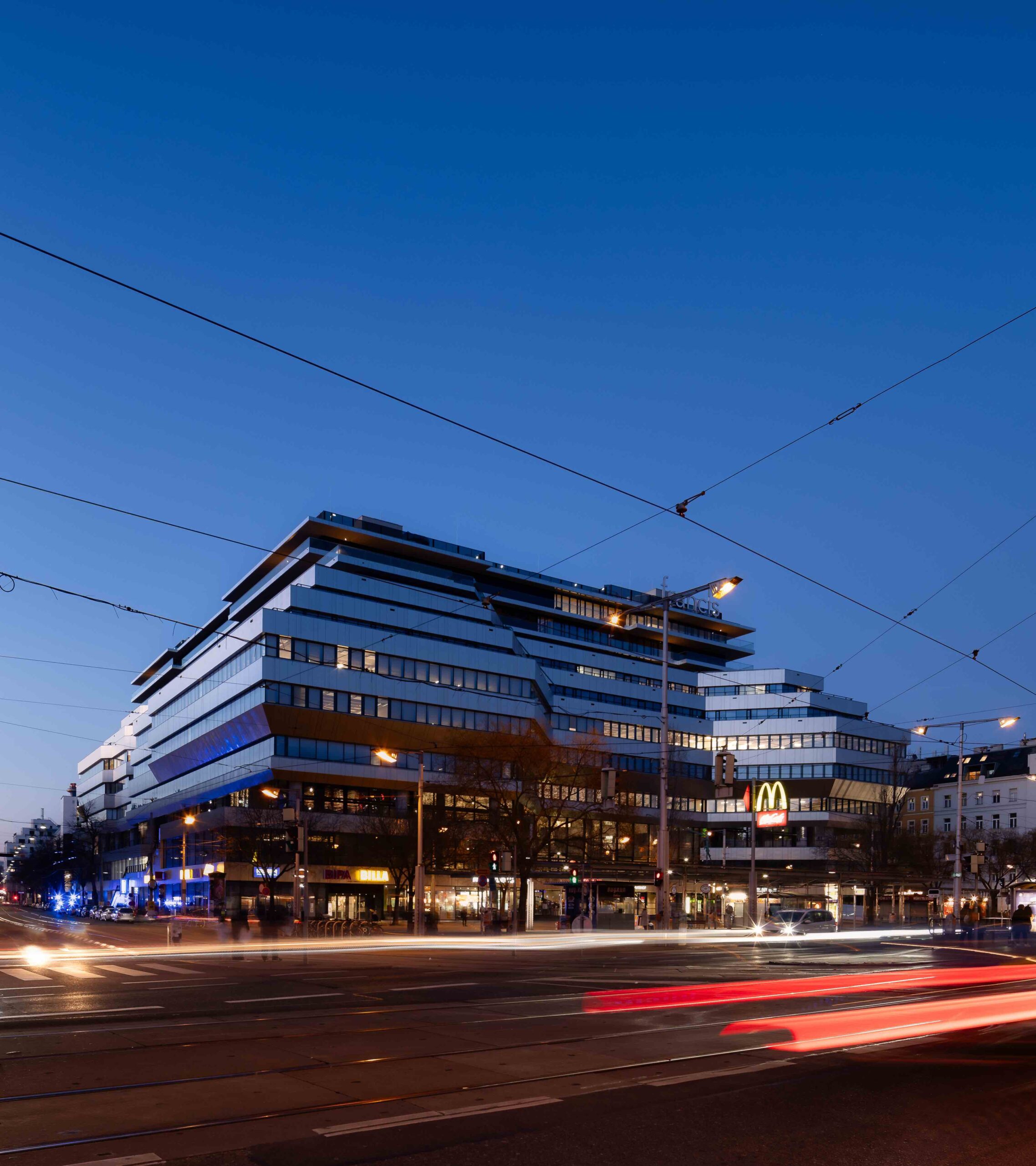 〈フランシス(Francis)〉DMAA(Delugan Meissl Associated Architects), JWA(Josef Weichenberger Architects)