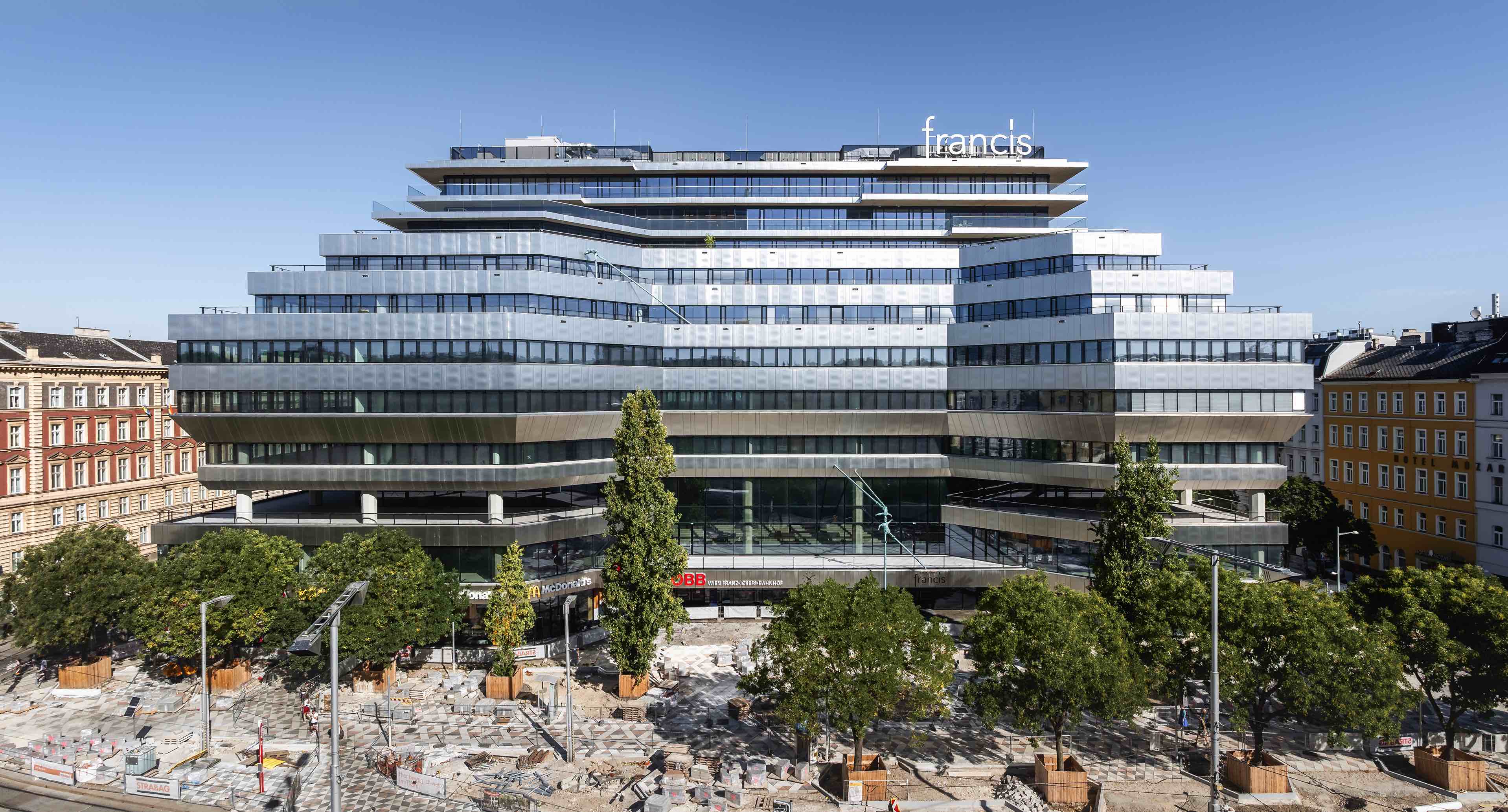 〈フランシス(Francis)〉DMAA(Delugan Meissl Associated Architects), JWA(Josef Weichenberger Architects)