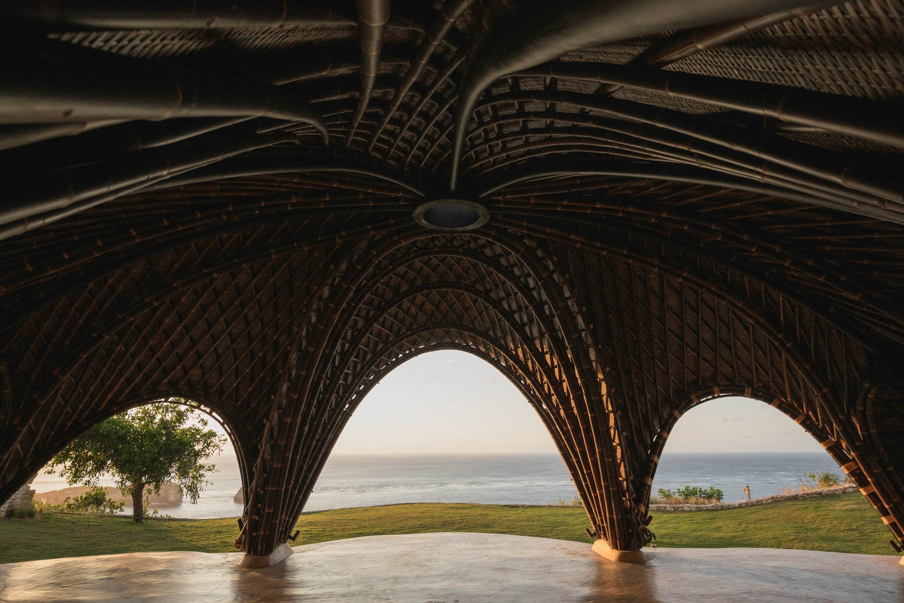 〈マンタ・ヨガ・シャラ（Manta Yoga Shala）〉パブロ・ルナ・スタジオ（Pablo Luna Studio）