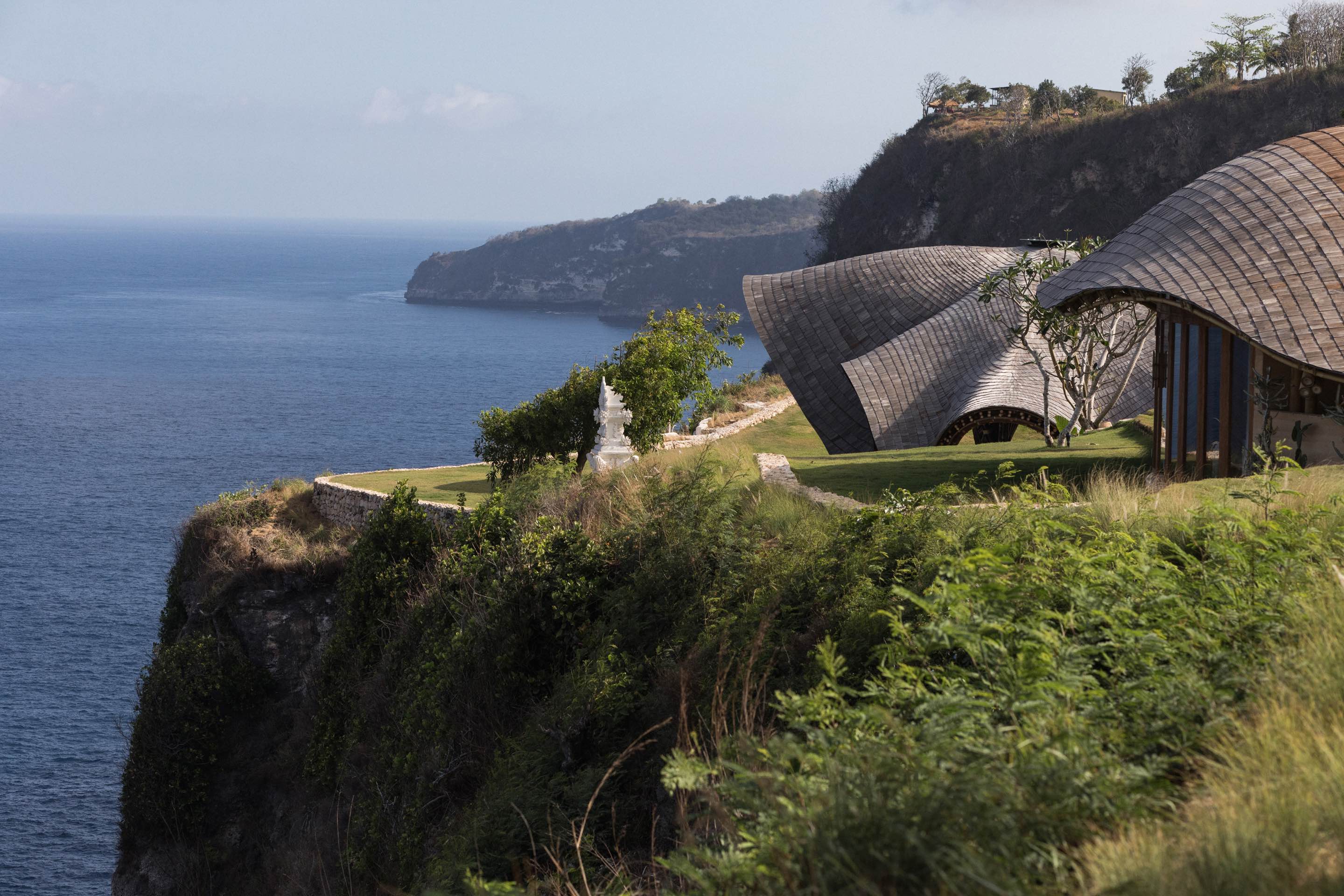 〈マンタ・ヨガ・シャラ（Manta Yoga Shala）〉パブロ・ルナ・スタジオ（Pablo Luna Studio）