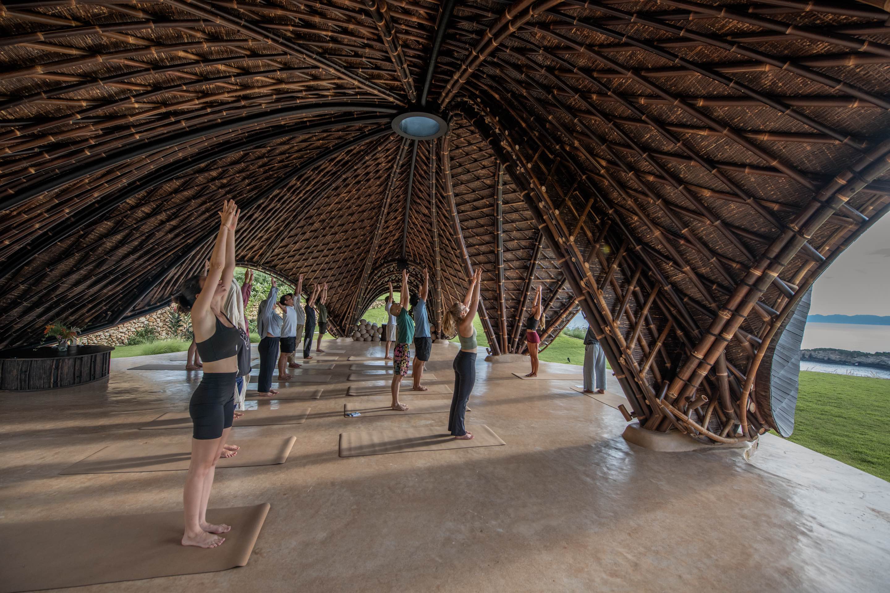 〈マンタ・ヨガ・シャラ（Manta Yoga Shala）〉パブロ・ルナ・スタジオ（Pablo Luna Studio）