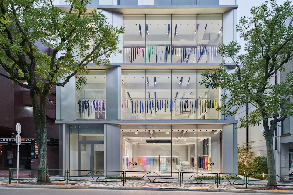 吉岡徳仁デザイン事務所〈PLEATS PLEASE ISSEY MIYAKE / AOYAMA〉