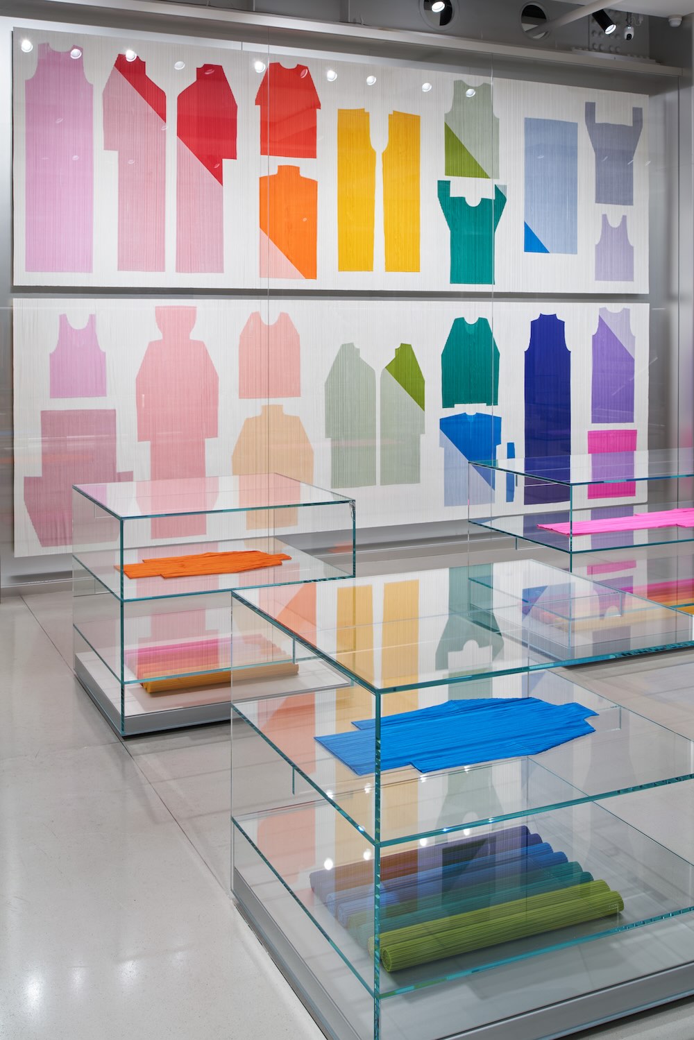 吉岡徳仁デザイン事務所〈PLEATS PLEASE ISSEY MIYAKE / AOYAMA〉