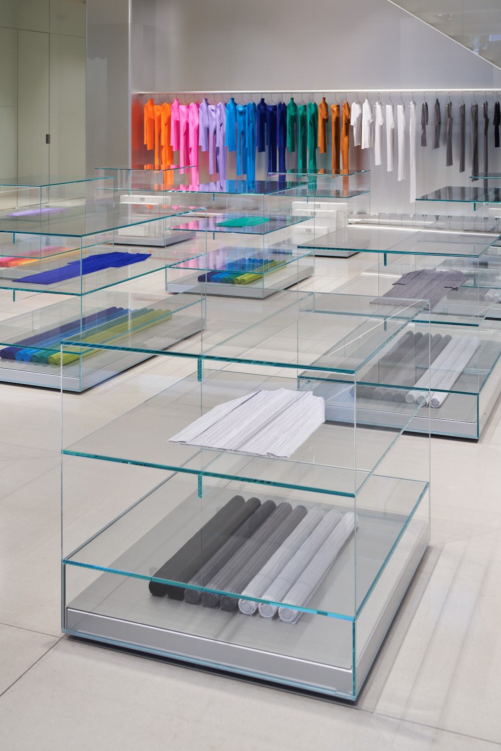 吉岡徳仁デザイン事務所〈PLEATS PLEASE ISSEY MIYAKE / AOYAMA〉