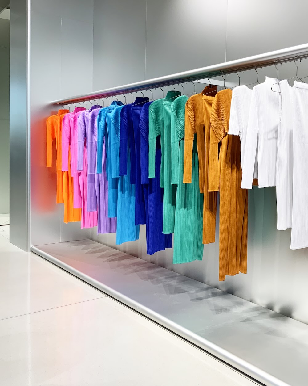 吉岡徳仁デザイン事務所〈PLEATS PLEASE ISSEY MIYAKE / AOYAMA〉