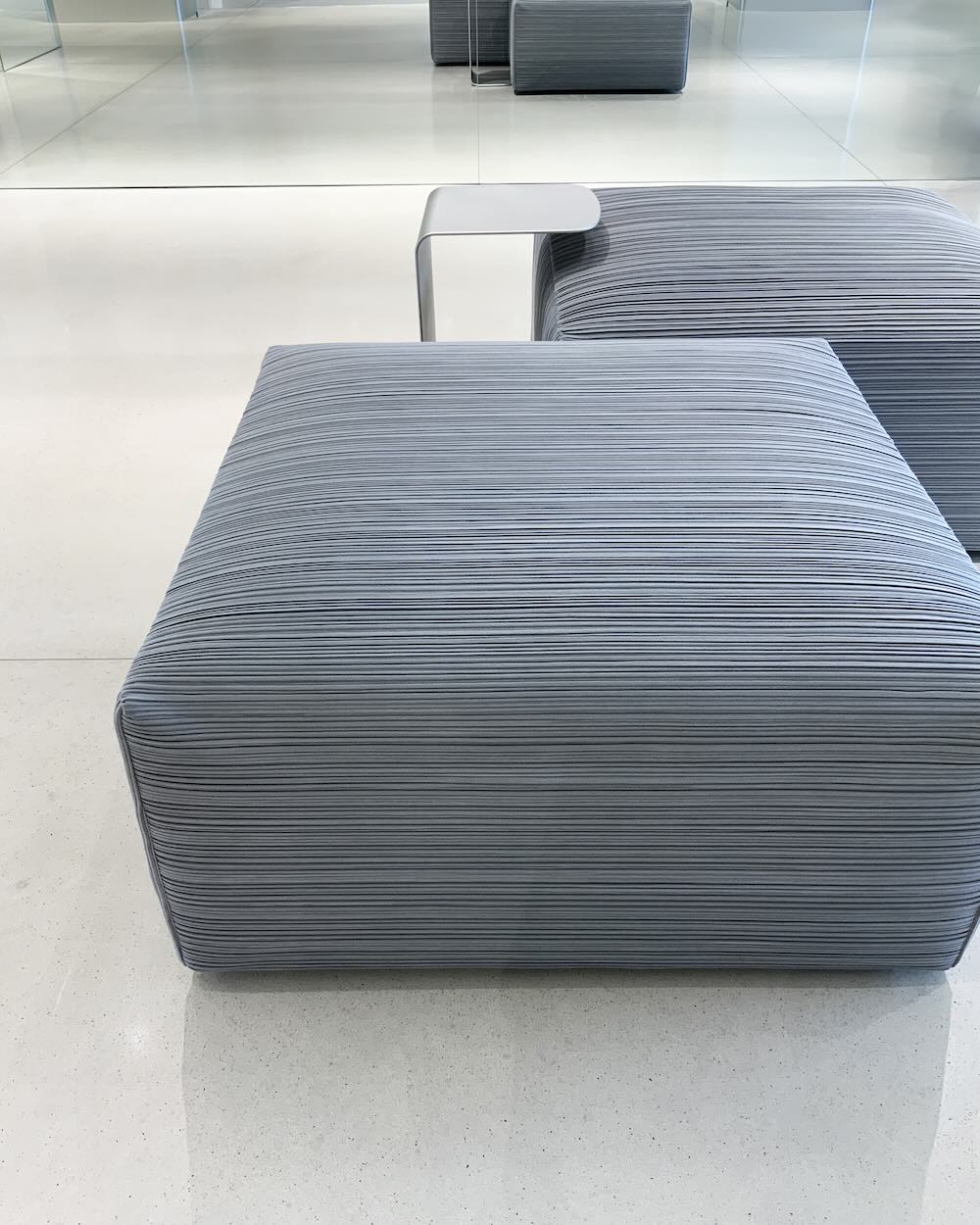 吉岡徳仁デザイン事務所〈PLEATS PLEASE ISSEY MIYAKE / AOYAMA〉