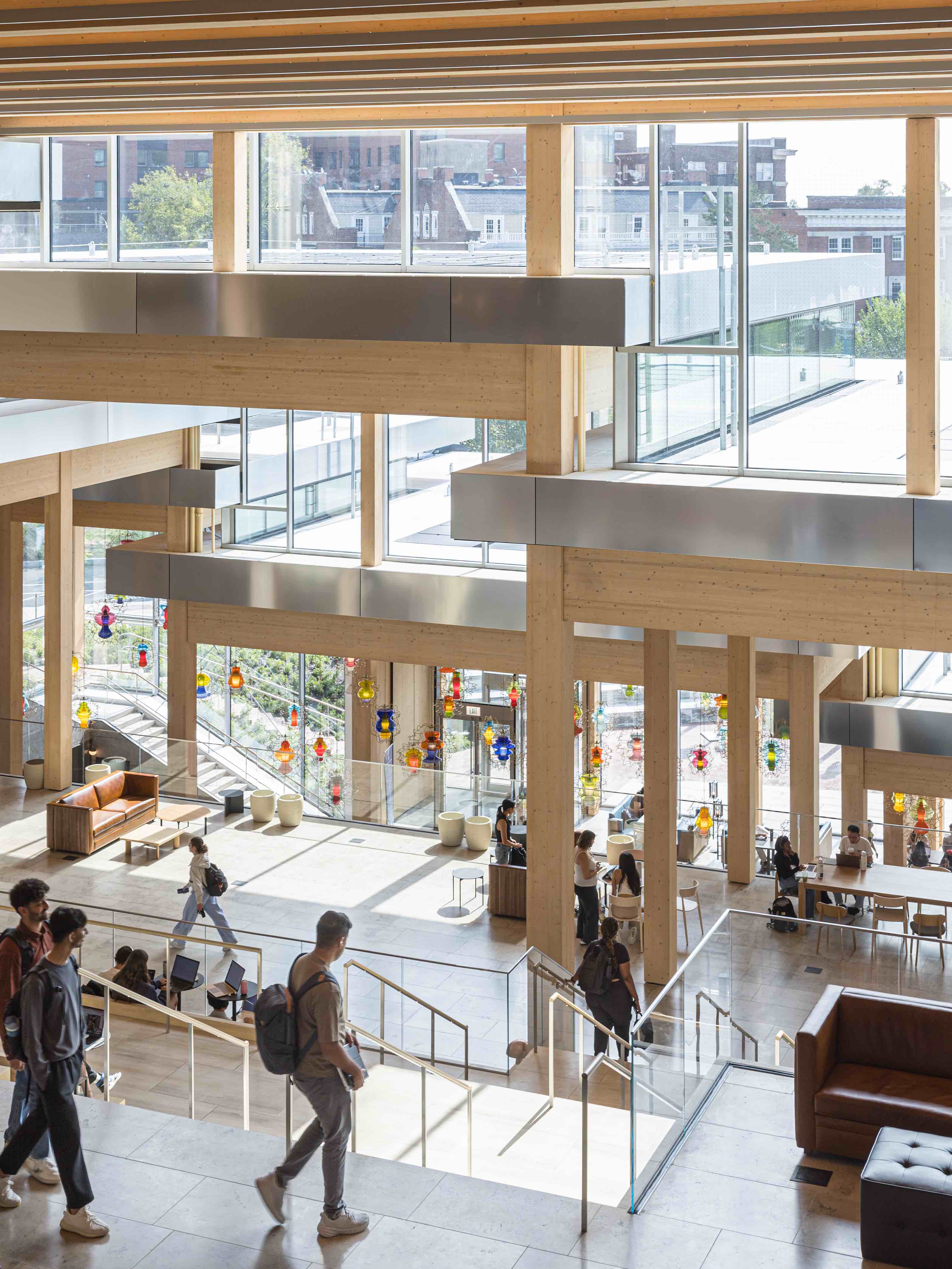 〈ブルームバーグ学生センター(Bloomberg Student Center)〉ビャルケ・インゲルス・グループ(Bjarke Ingels Group、BIG)ロックウェル・グループ(Rockwell Group)