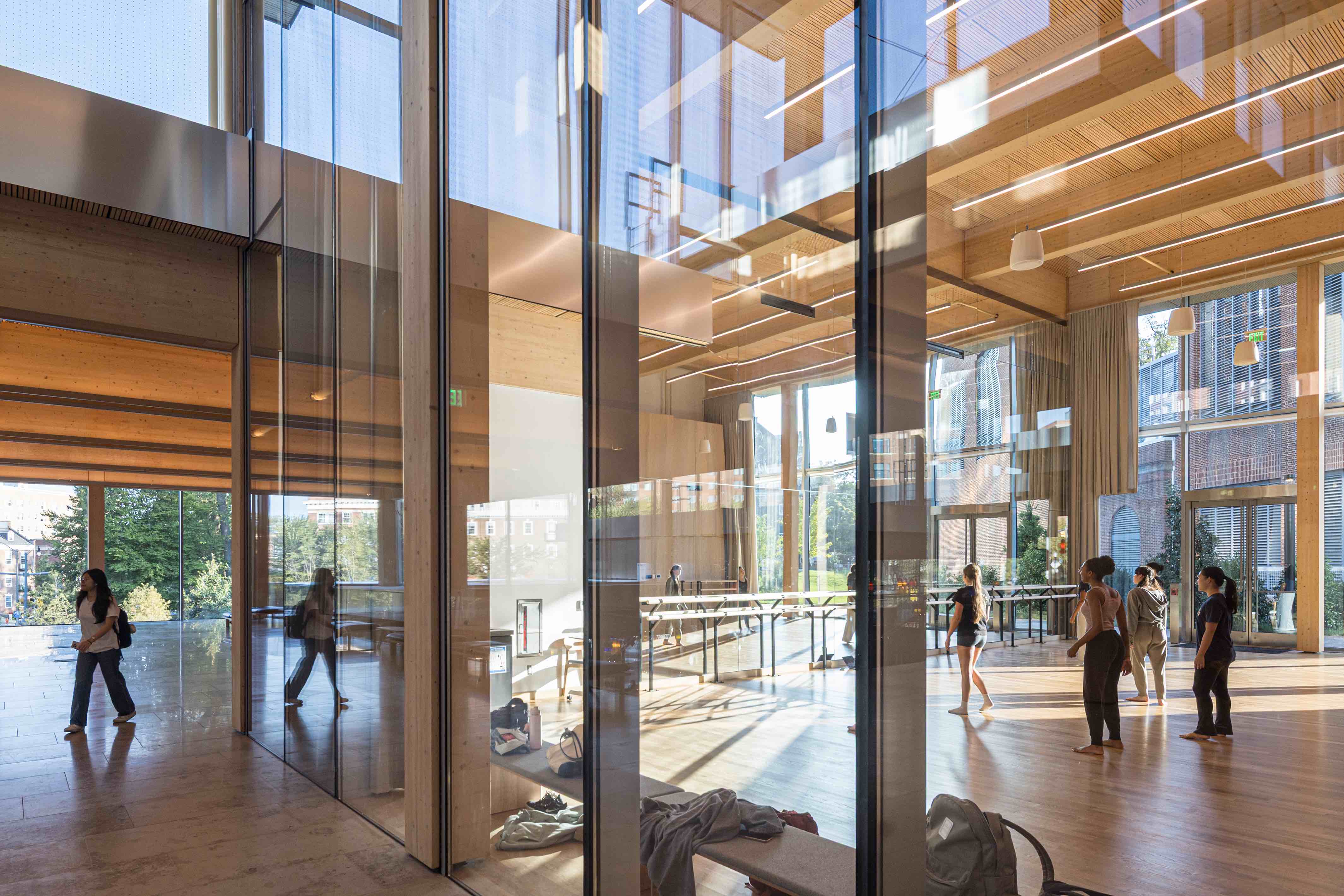 〈ブルームバーグ学生センター(Bloomberg Student Center)〉ビャルケ・インゲルス・グループ(Bjarke Ingels Group、BIG)ロックウェル・グループ(Rockwell Group)