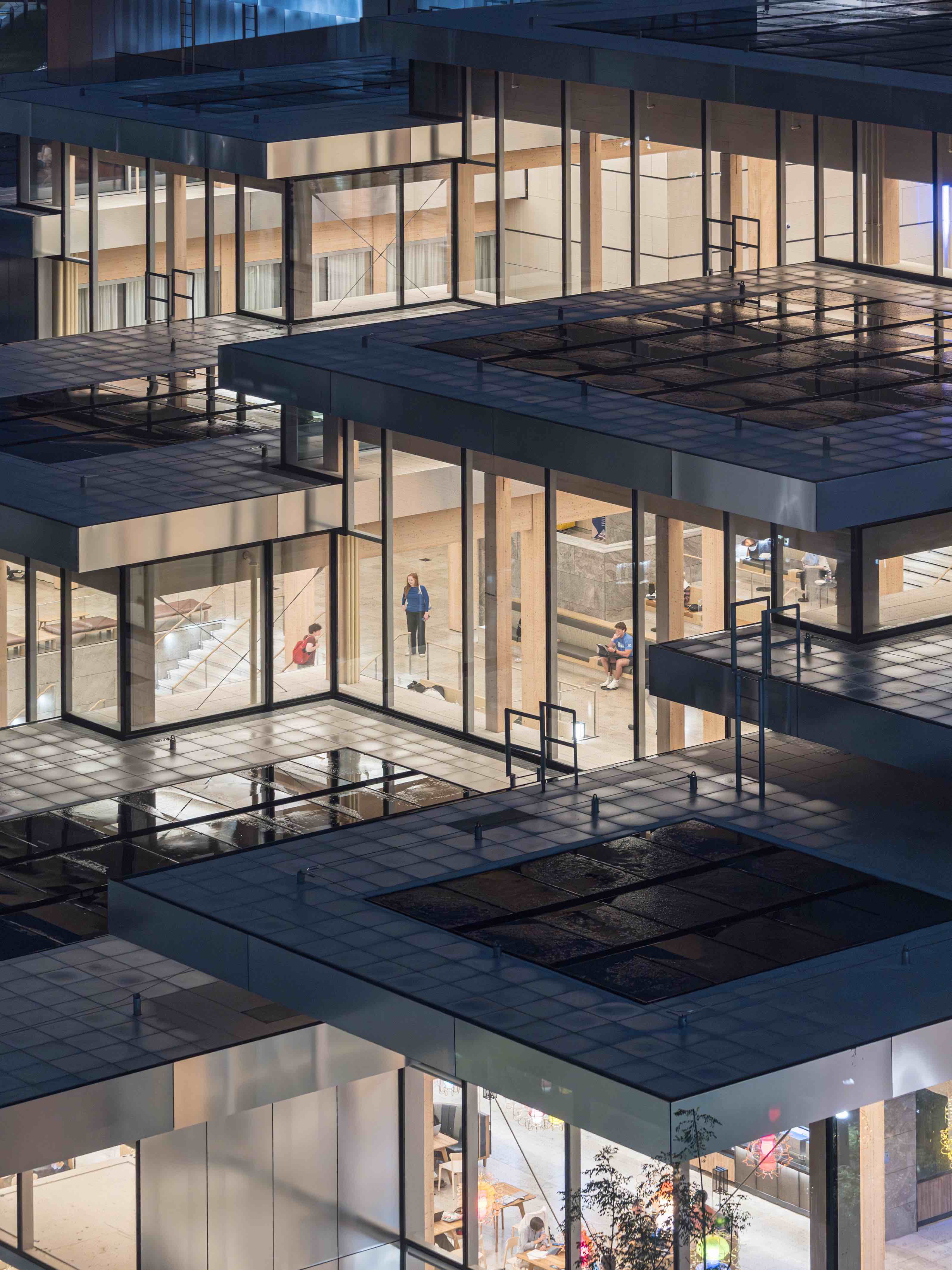 〈ブルームバーグ学生センター(Bloomberg Student Center)〉ビャルケ・インゲルス・グループ(Bjarke Ingels Group、BIG)ロックウェル・グループ(Rockwell Group)