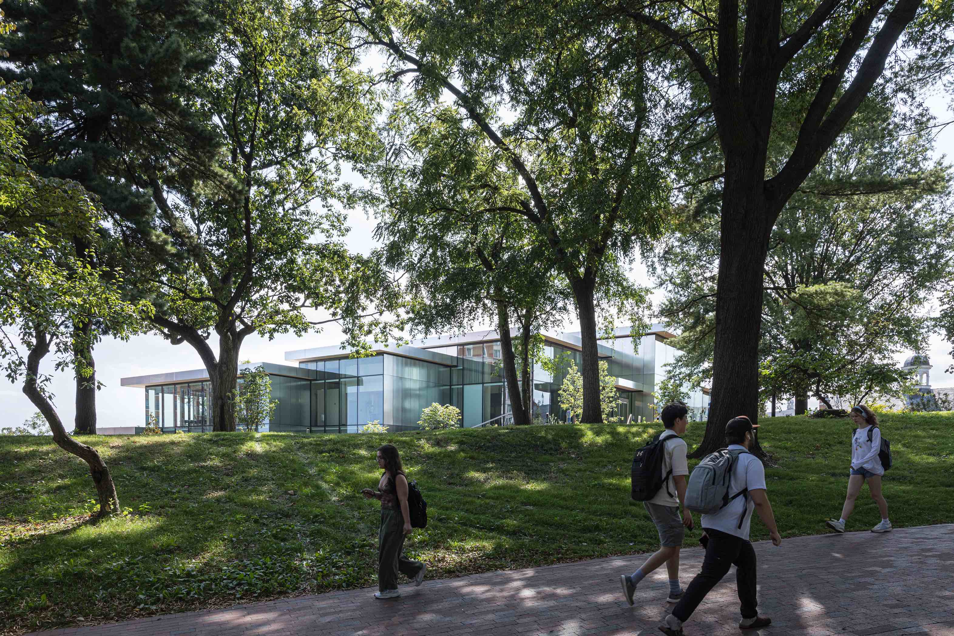 〈ブルームバーグ学生センター(Bloomberg Student Center)〉ビャルケ・インゲルス・グループ(Bjarke Ingels Group、BIG)ロックウェル・グループ(Rockwell Group)