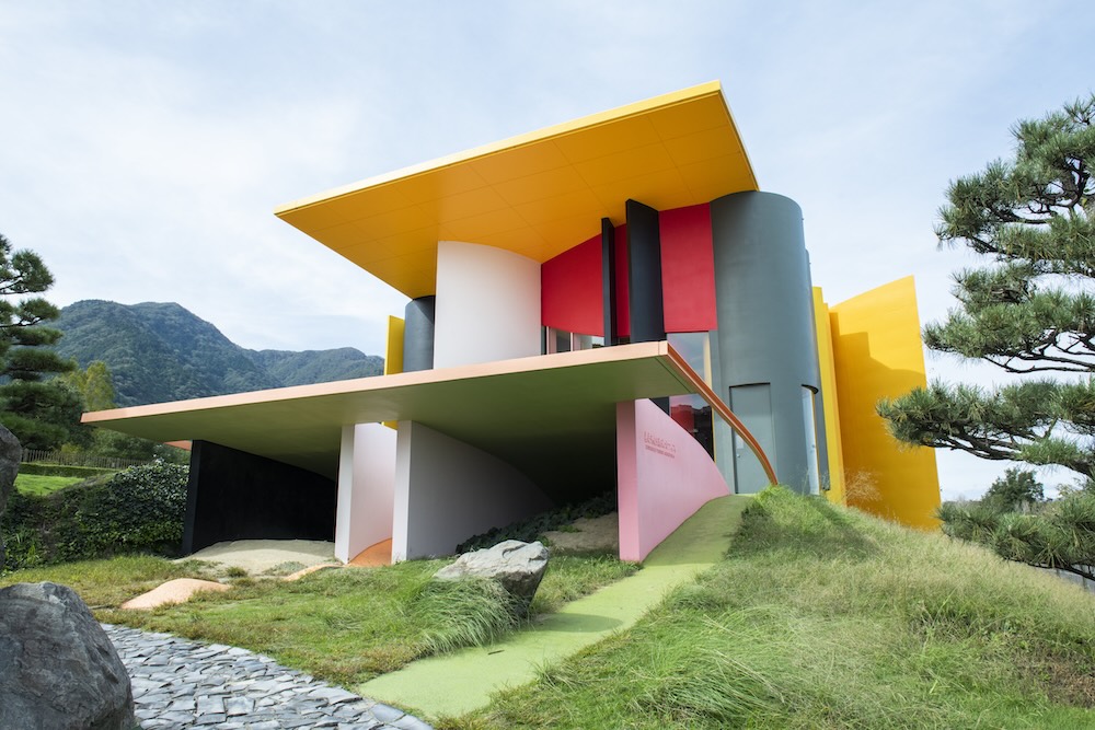 荒川修作＋マドリン・ギンズ〈養老天命反転地〉1995