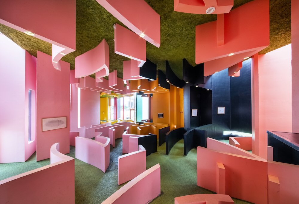 荒川修作＋マドリン・ギンズ〈養老天命反転地〉1995