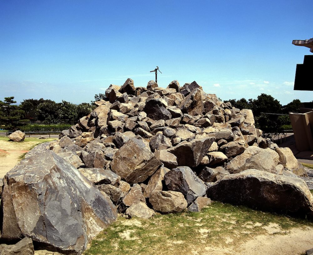 荒川修作＋マドリン・ギンズ〈養老天命反転地〉1995