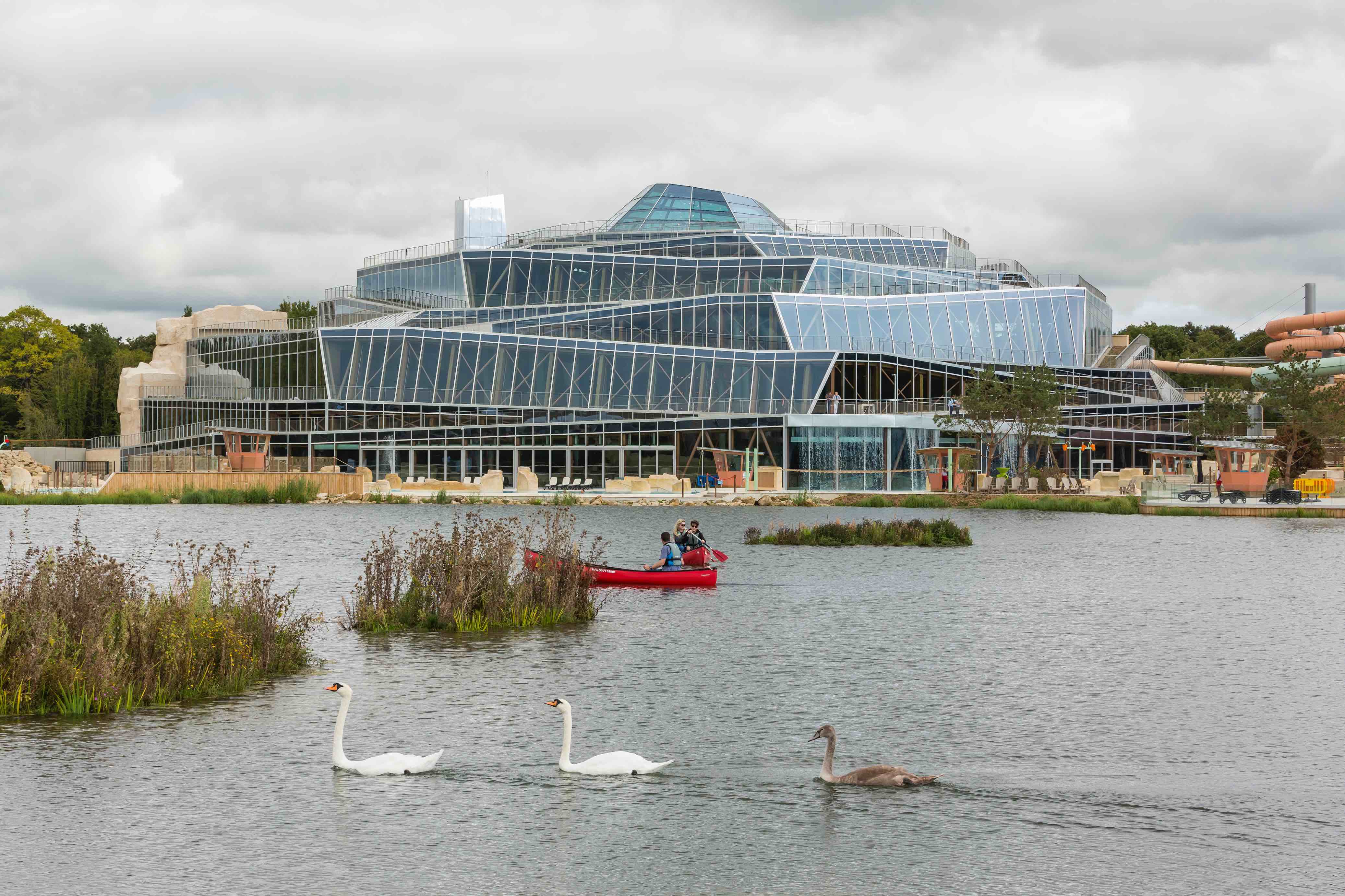 〈ウォーターパーク・アクアラゴン（Water park AQUALAGON）〉フェリエ・マルケッティ・スタジオ（Ferrier Marchetti Studio）