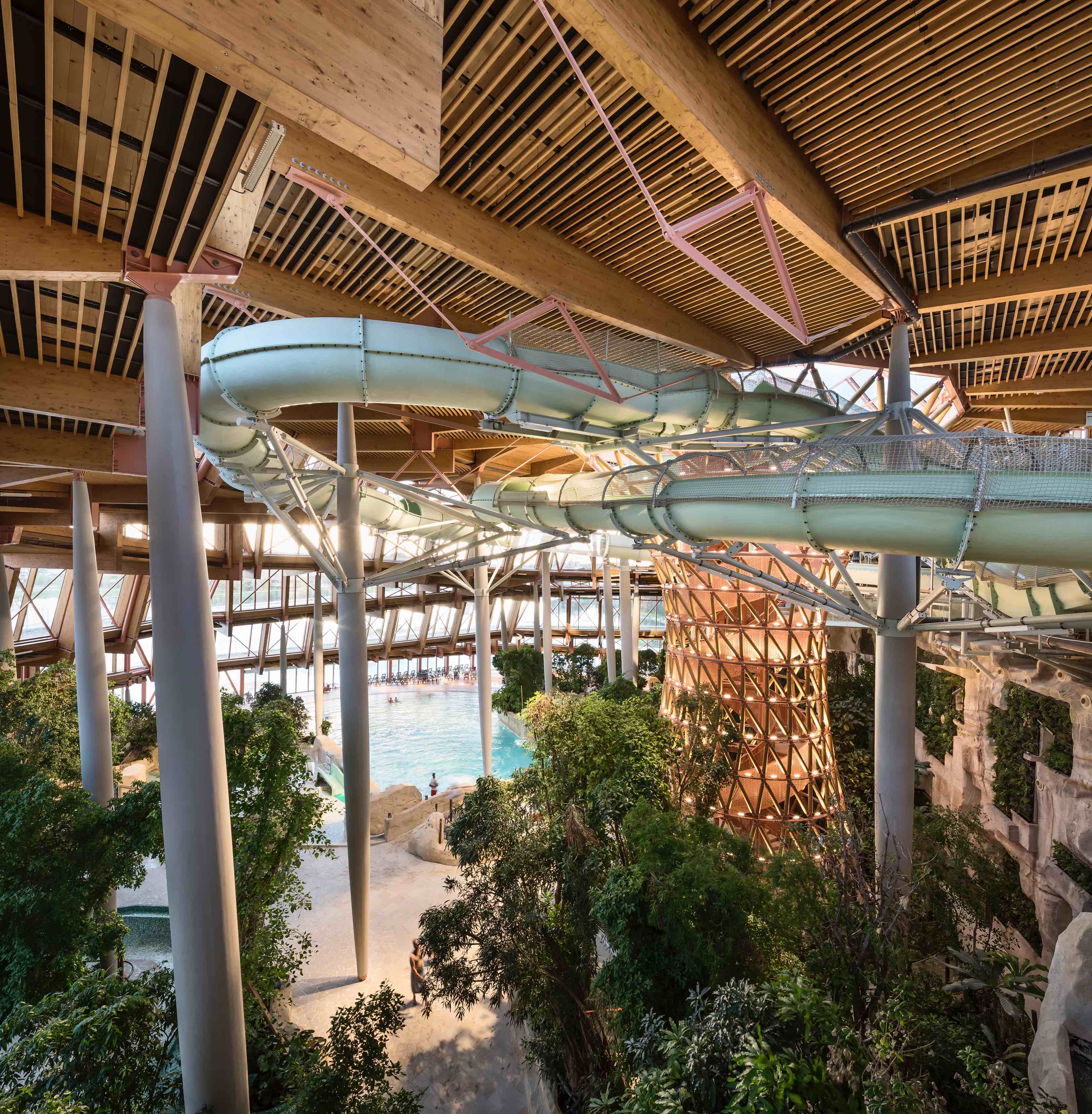 〈ウォーターパーク・アクアラゴン（Water park AQUALAGON）〉フェリエ・マルケッティ・スタジオ（Ferrier Marchetti Studio）