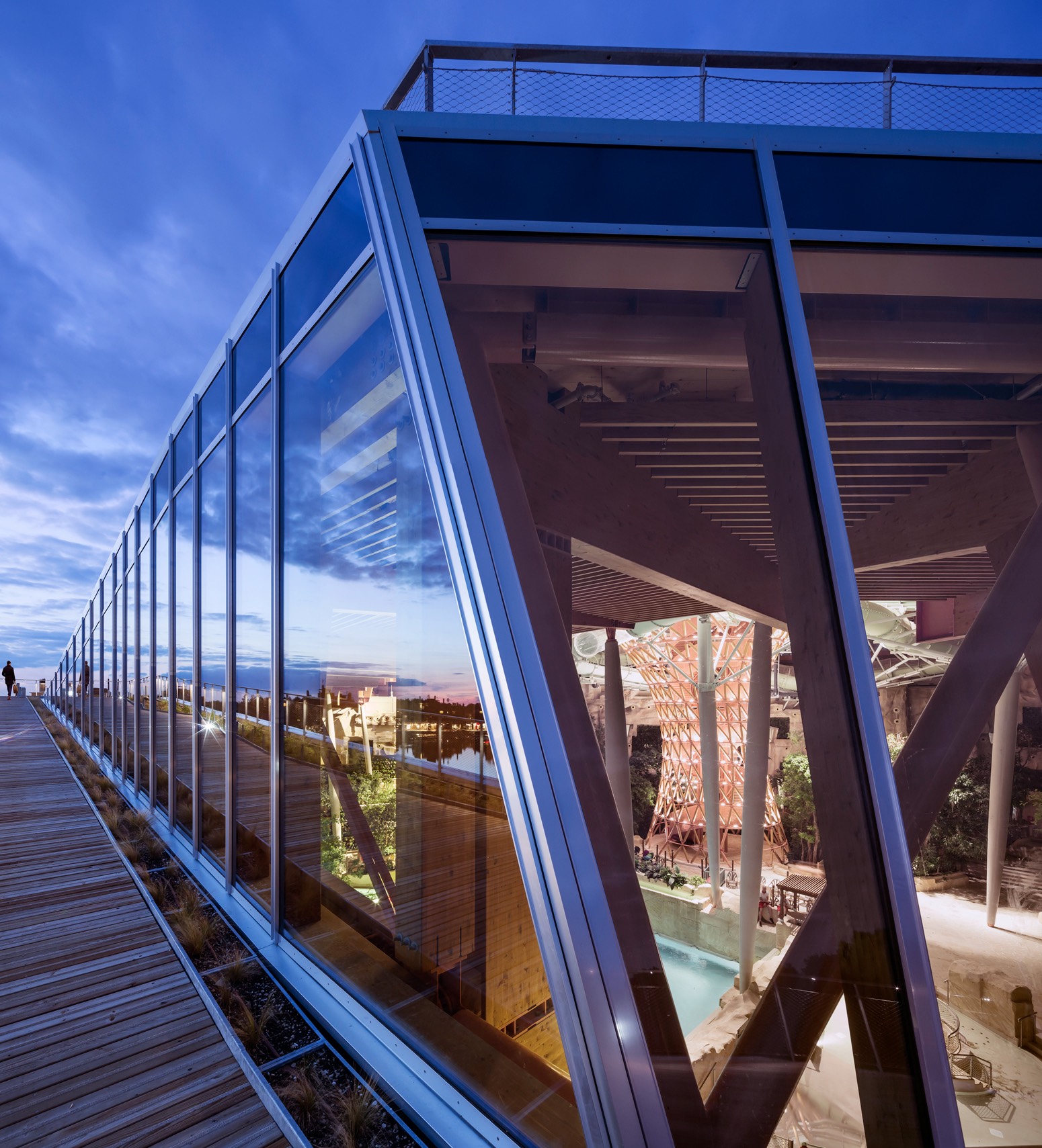 〈ウォーターパーク・アクアラゴン（Water park AQUALAGON）〉フェリエ・マルケッティ・スタジオ（Ferrier Marchetti Studio）