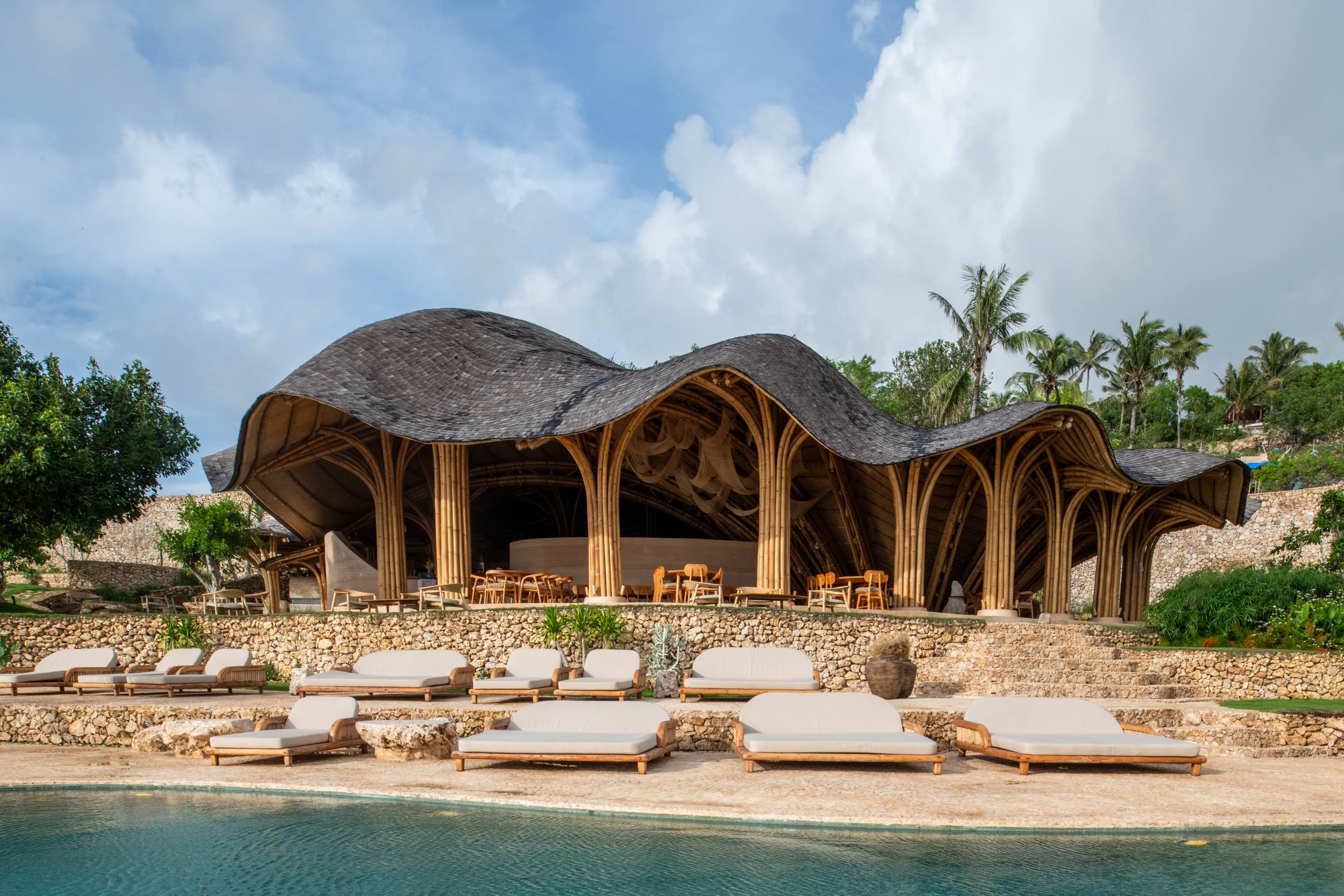 〈シェル・レストラン（Shell Restaurant）〉パブロ・ルナ・スタジオ（Pablo Luna Studio）