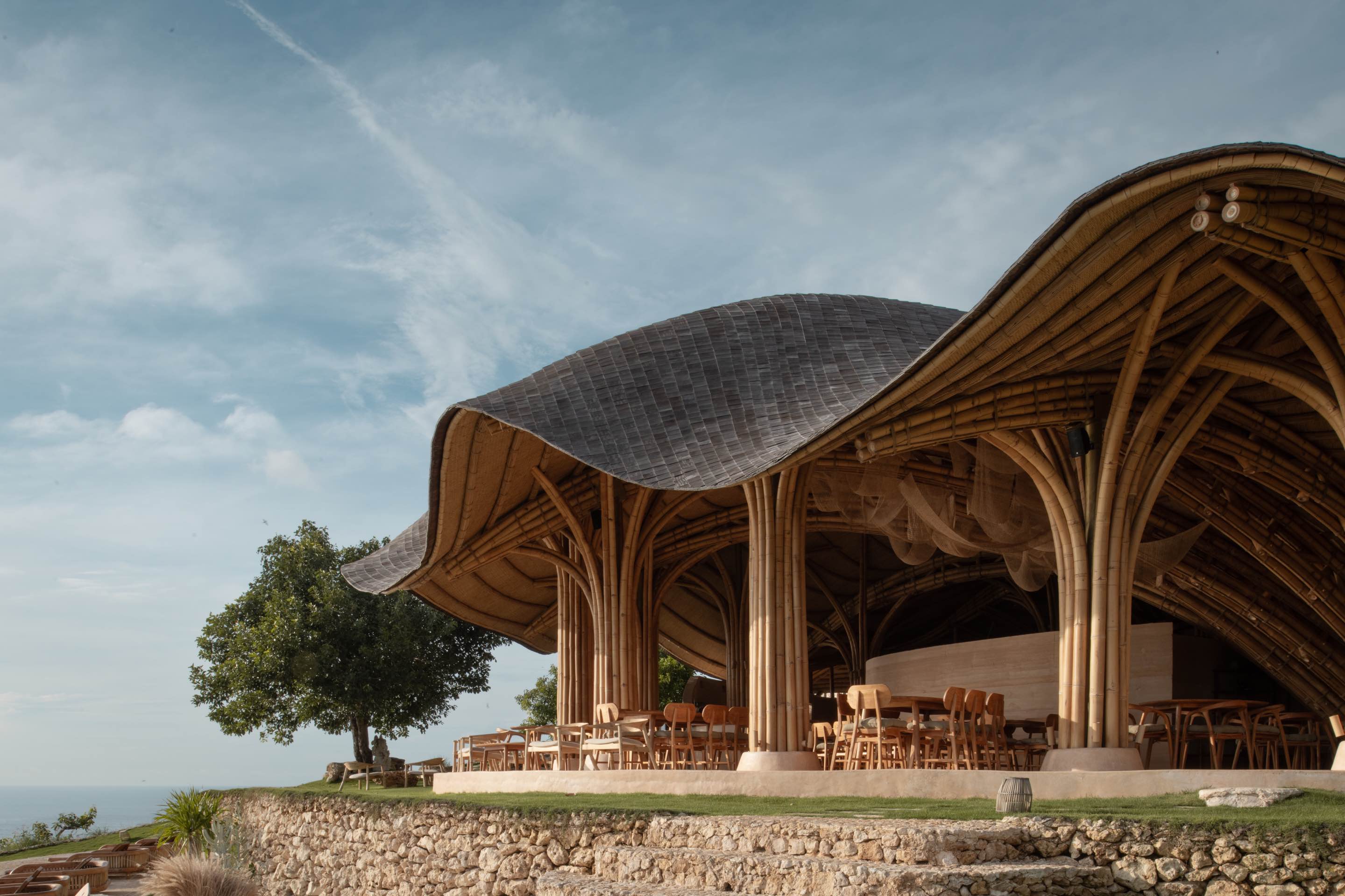 〈シェル・レストラン（Shell Restaurant）〉パブロ・ルナ・スタジオ（Pablo Luna Studio）