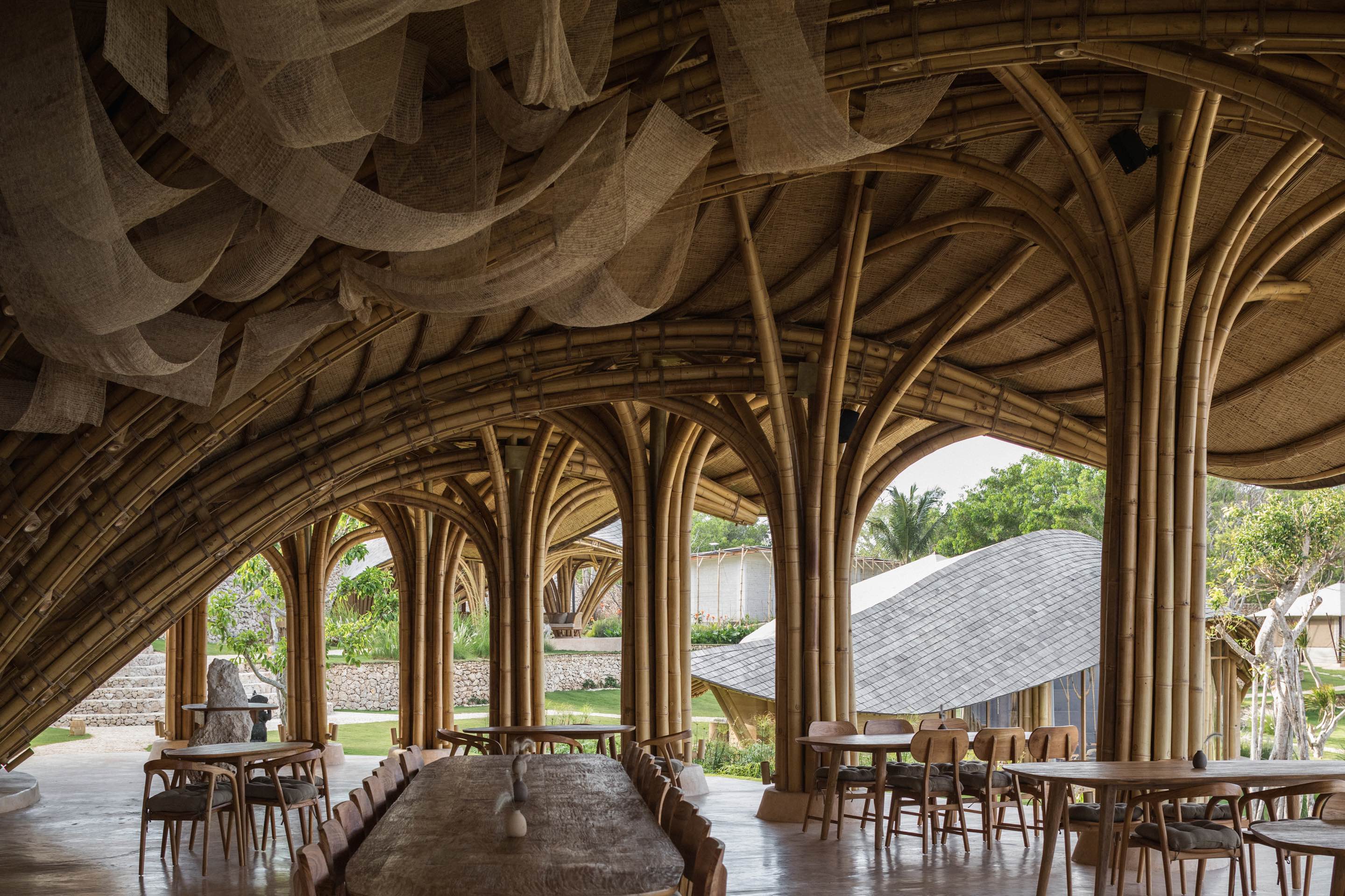 〈シェル・レストラン（Shell Restaurant）〉パブロ・ルナ・スタジオ（Pablo Luna Studio）