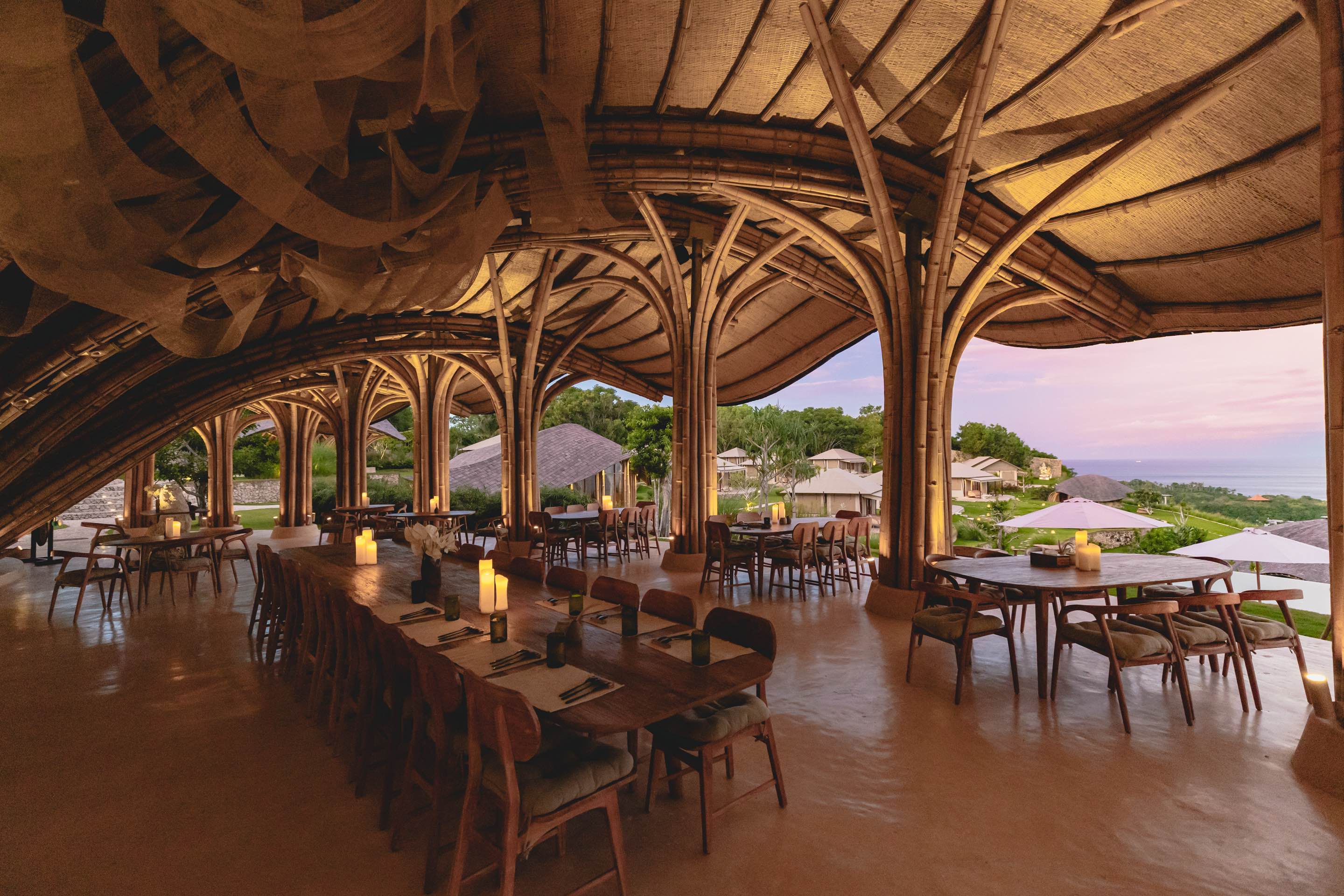 〈シェル・レストラン（Shell Restaurant）〉パブロ・ルナ・スタジオ（Pablo Luna Studio）