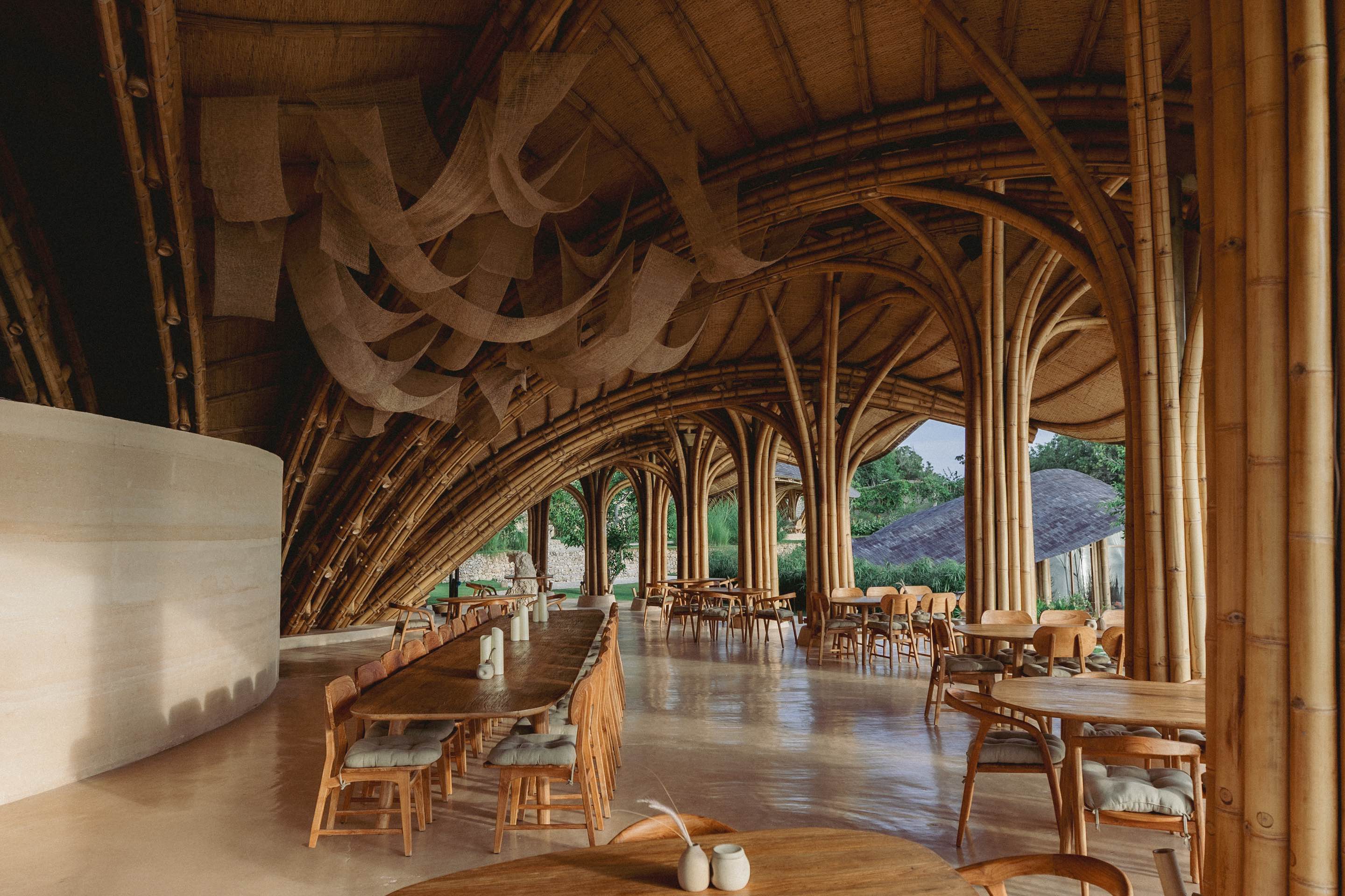 〈シェル・レストラン（Shell Restaurant）〉パブロ・ルナ・スタジオ（Pablo Luna Studio）