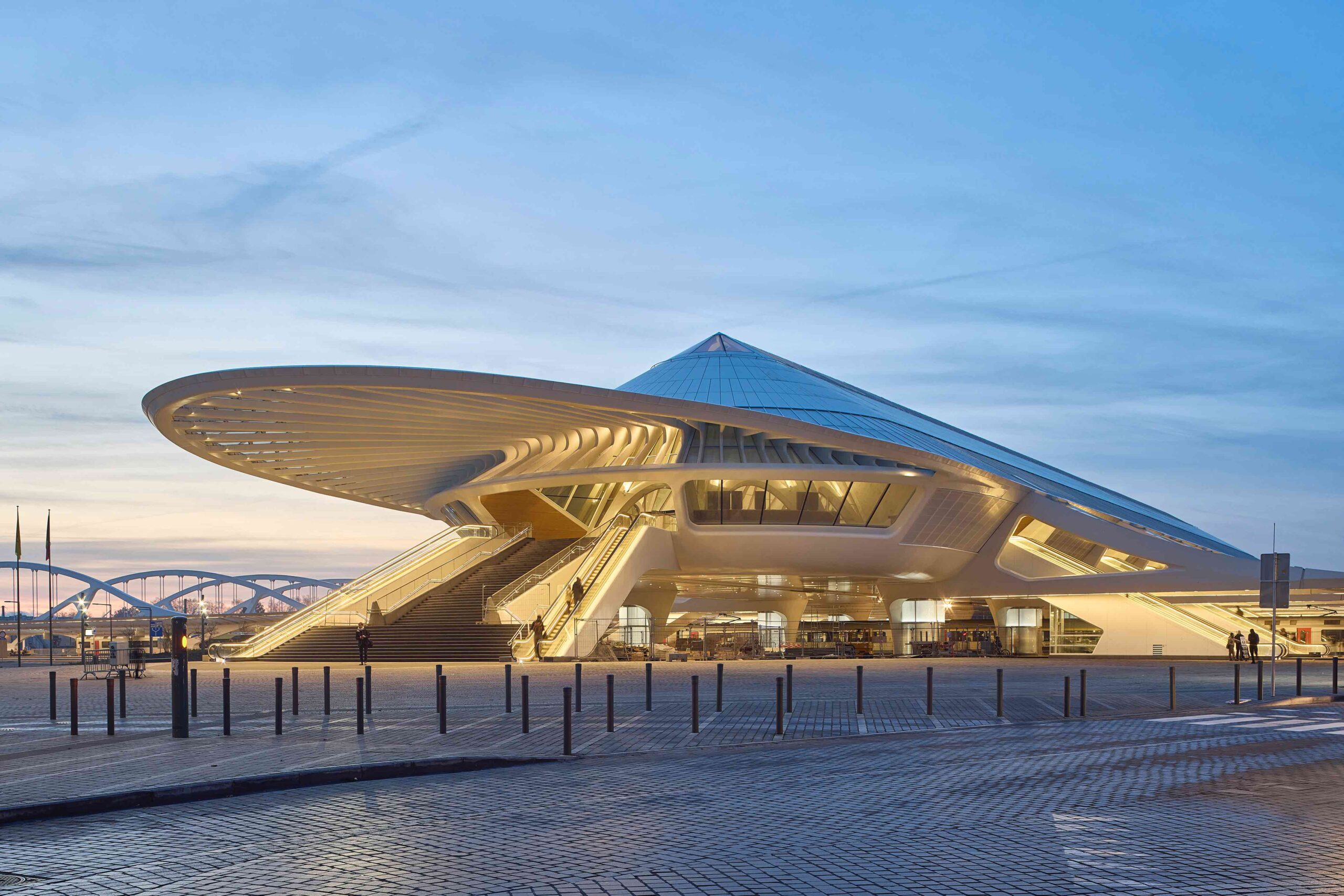 〈モンス駅（Mons Train Station）〉サンティアゴ・カラトラバ（Santiago Calatrava）