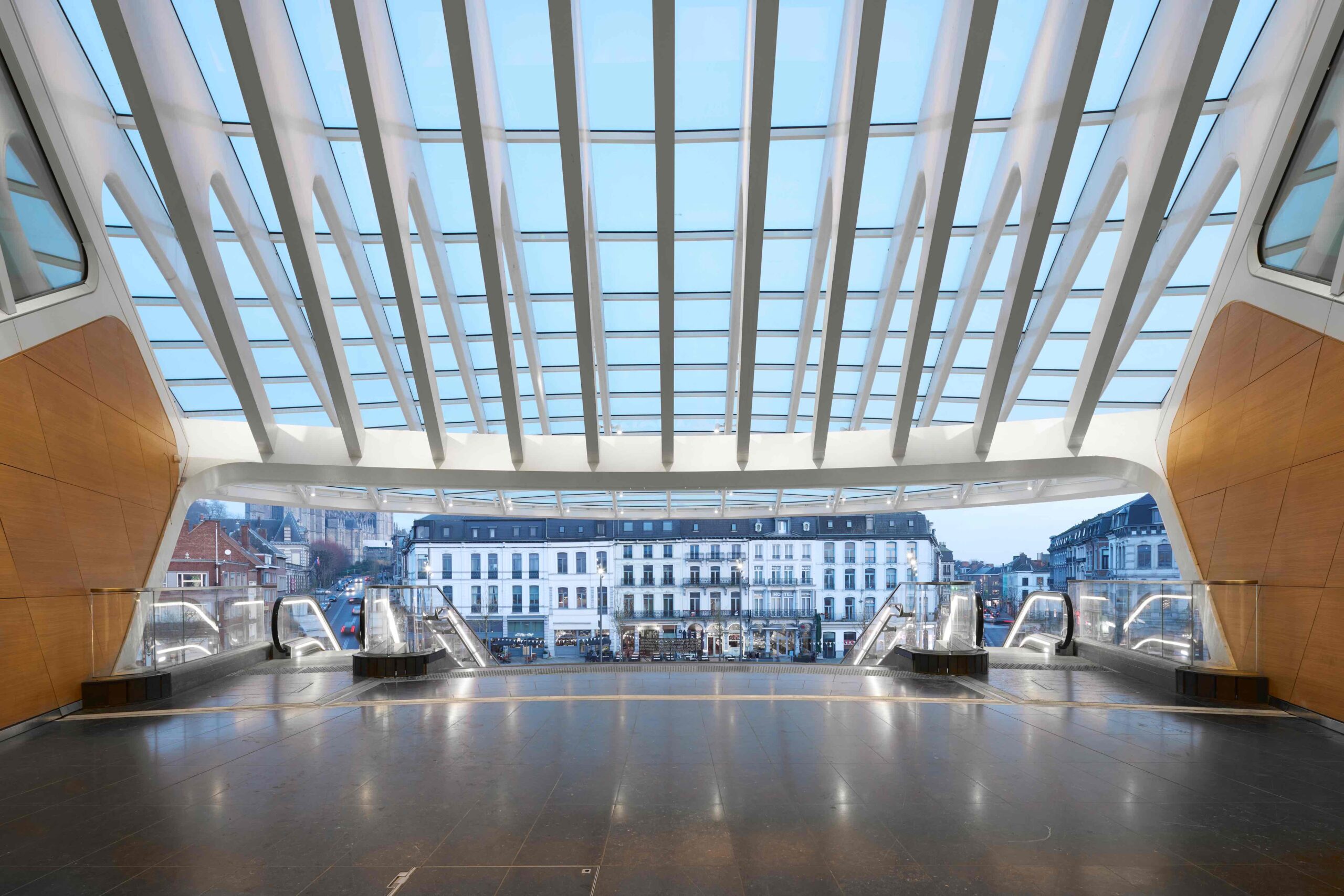 〈モンス駅（Mons Train Station）〉サンティアゴ・カラトラバ（Santiago Calatrava）