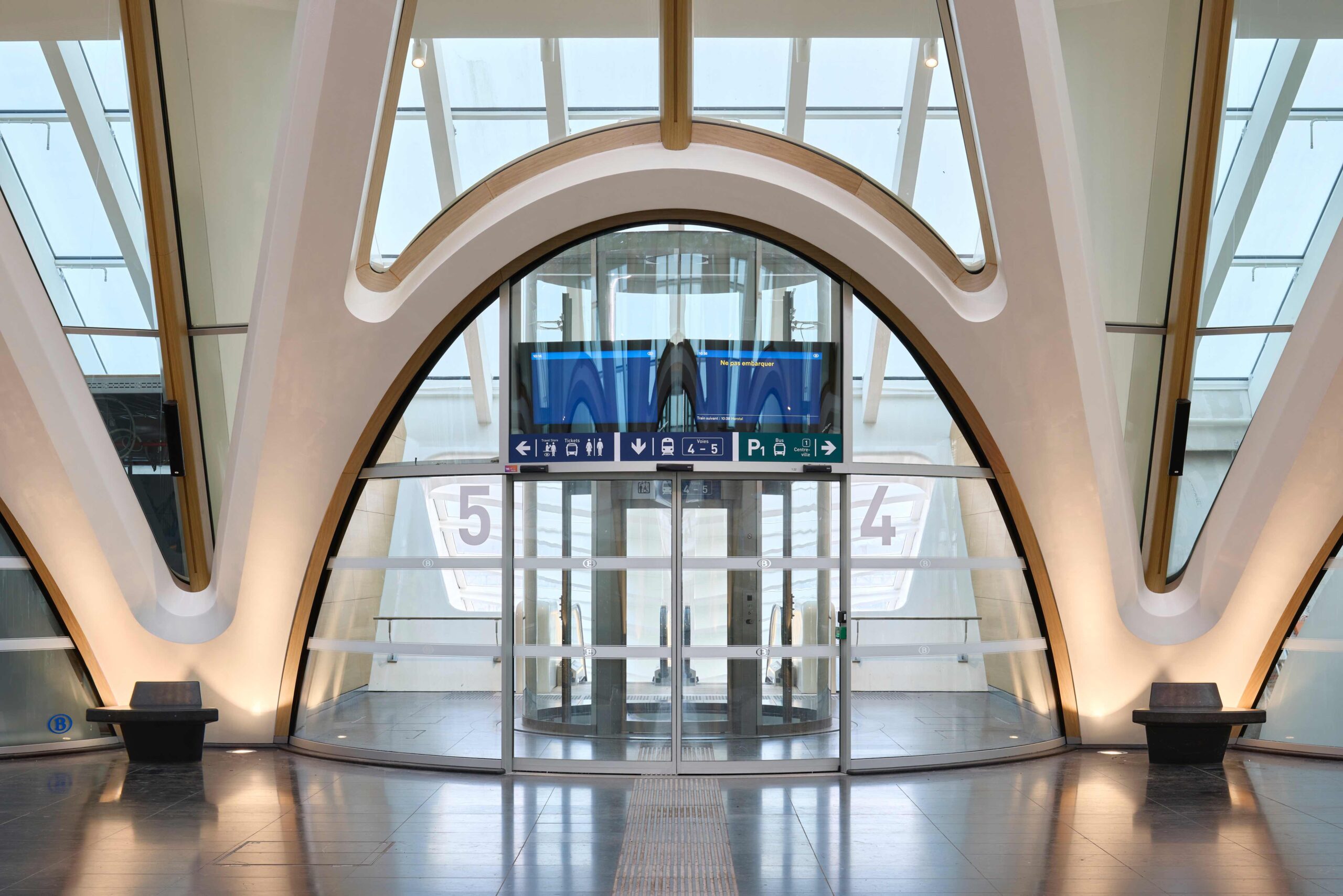 〈モンス駅（Mons Train Station）〉サンティアゴ・カラトラバ（Santiago Calatrava）