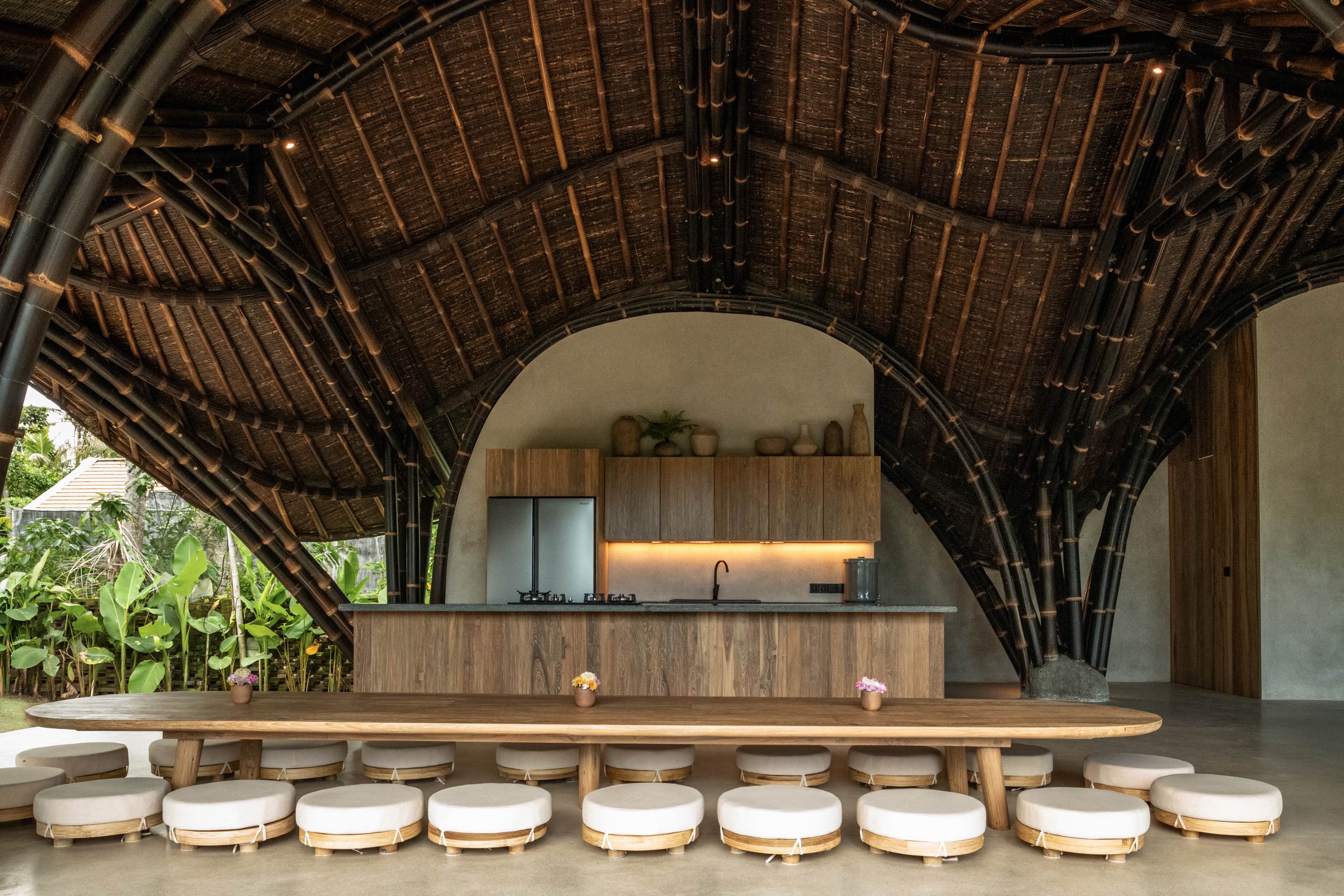 〈スタジオ・ロッドトゥンドゥ（Studio Lodtunduh）〉パブロ・ルナ・スタジオ（Pablo Luna Studio）