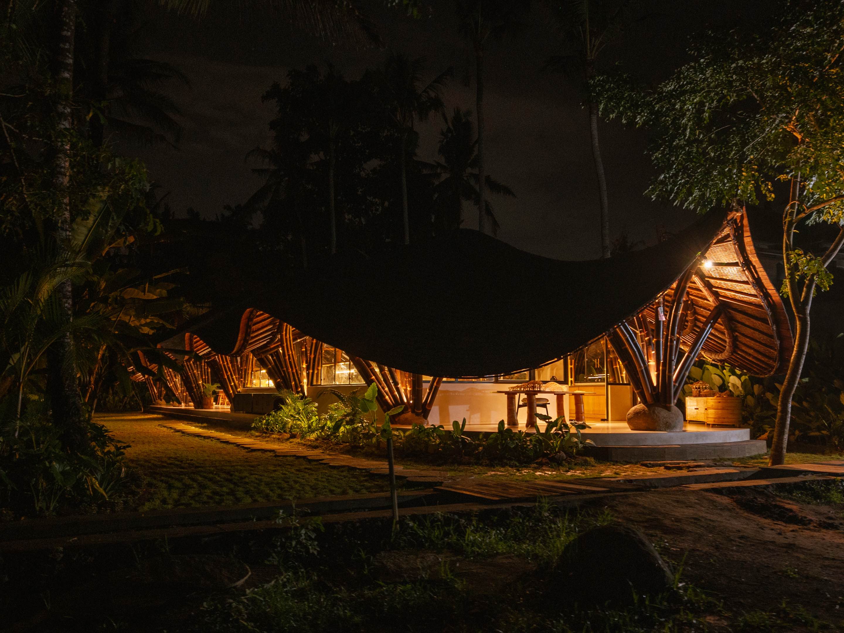 〈スタジオ・ロッドトゥンドゥ（Studio Lodtunduh）〉パブロ・ルナ・スタジオ（Pablo Luna Studio）