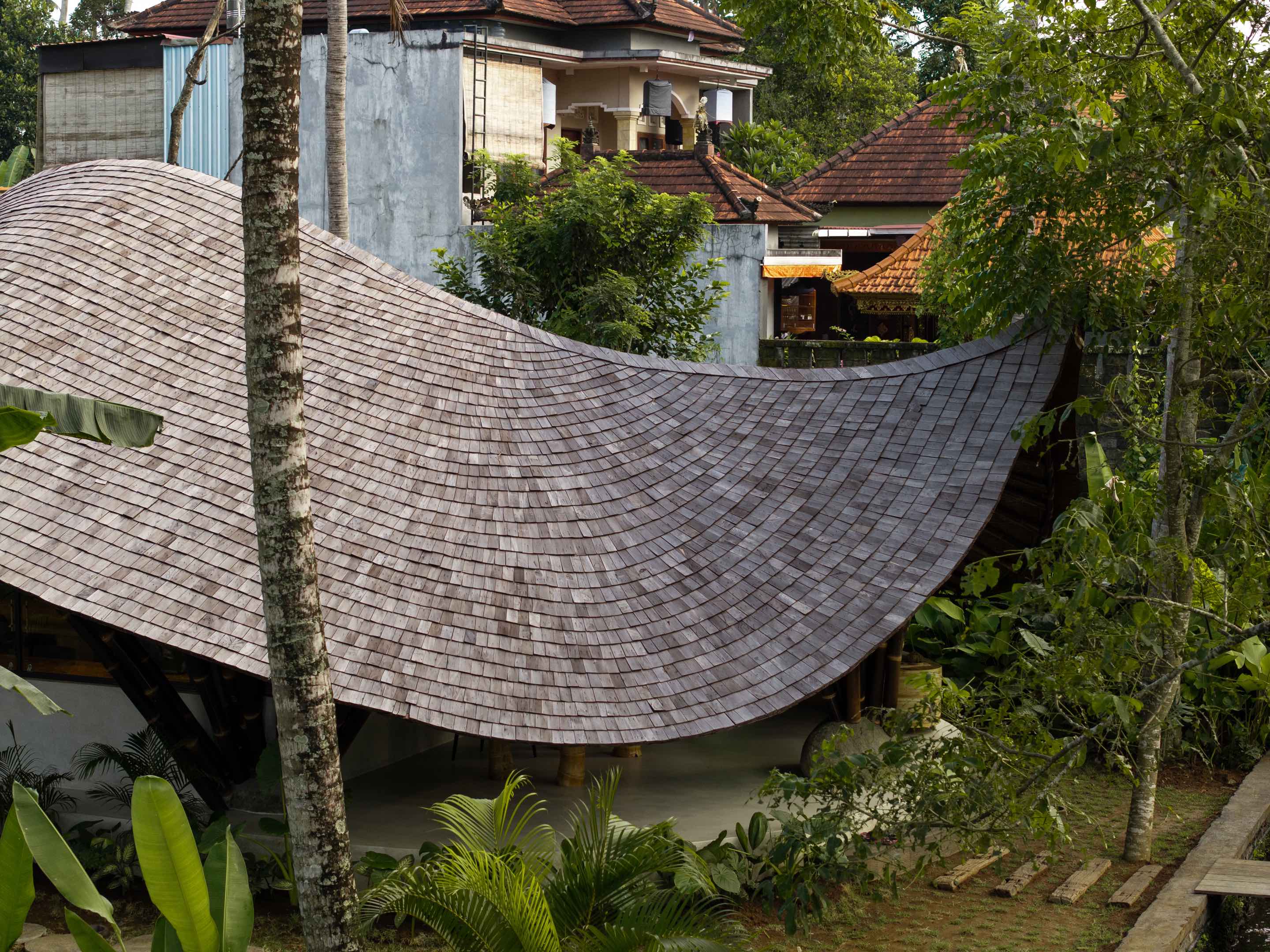 〈スタジオ・ロッドトゥンドゥ（Studio Lodtunduh）〉パブロ・ルナ・スタジオ（Pablo Luna Studio）