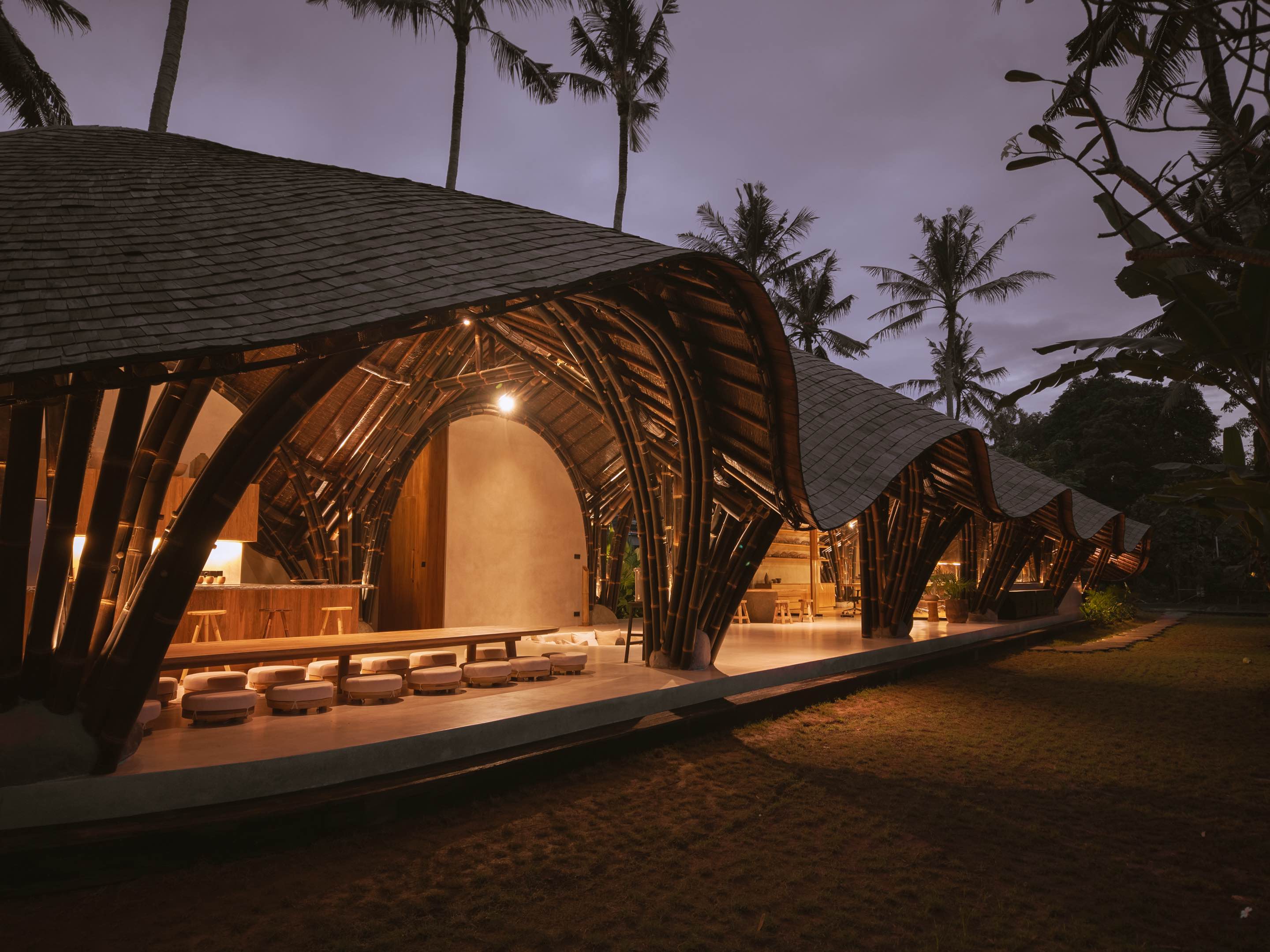 〈スタジオ・ロッドトゥンドゥ（Studio Lodtunduh）〉パブロ・ルナ・スタジオ（Pablo Luna Studio）