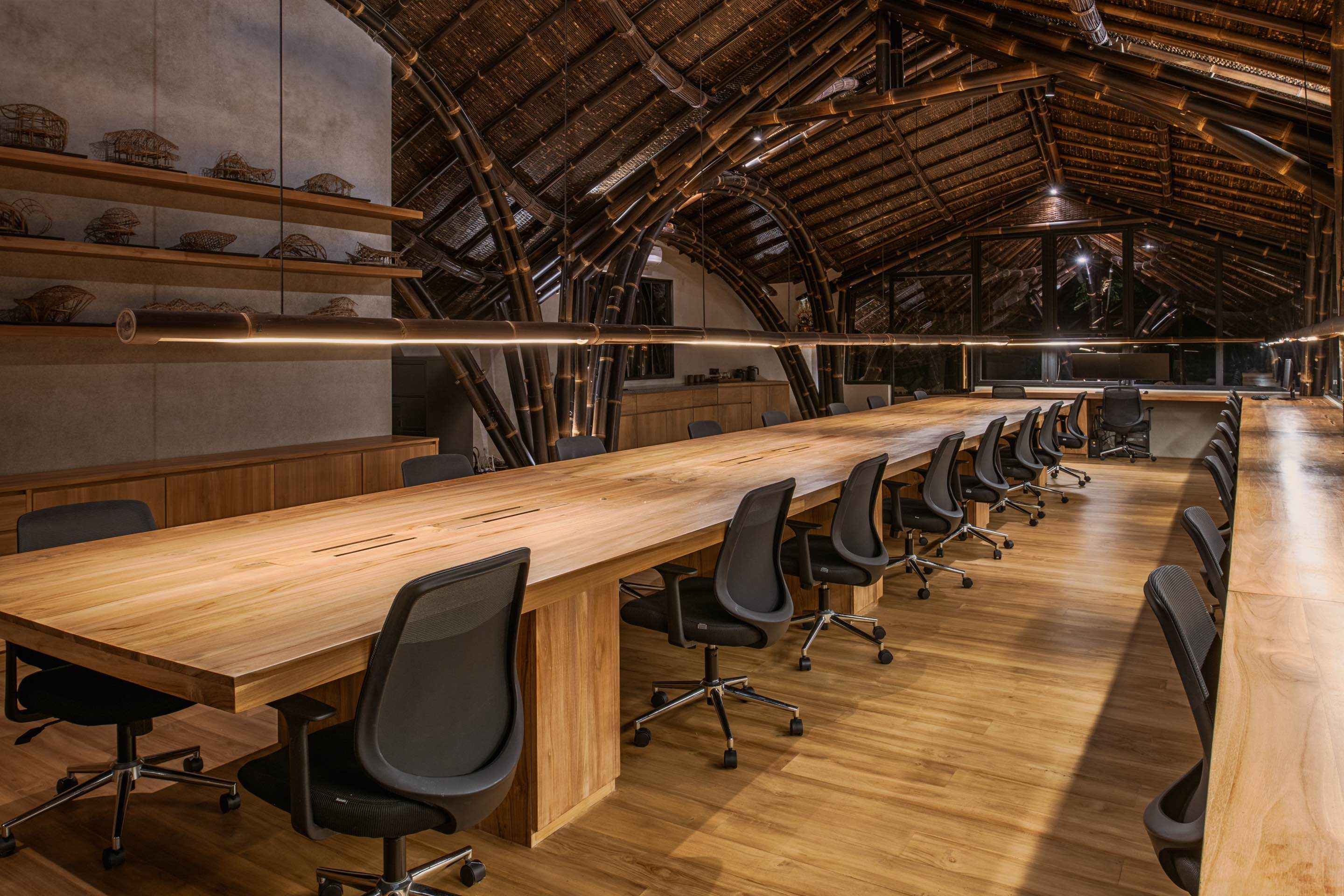 〈スタジオ・ロッドトゥンドゥ（Studio Lodtunduh）〉パブロ・ルナ・スタジオ（Pablo Luna Studio）