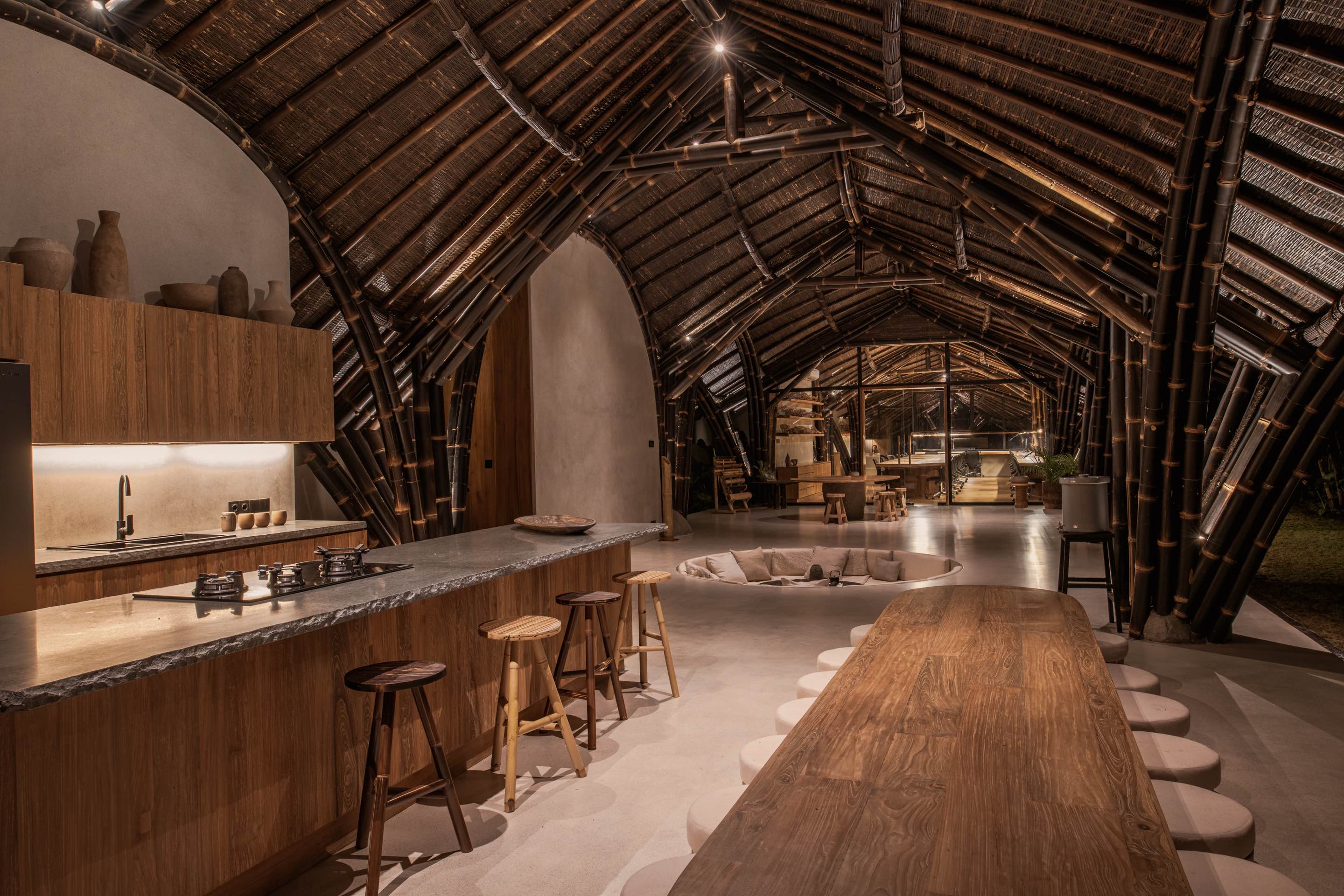 〈スタジオ・ロッドトゥンドゥ（Studio Lodtunduh）〉パブロ・ルナ・スタジオ（Pablo Luna Studio）